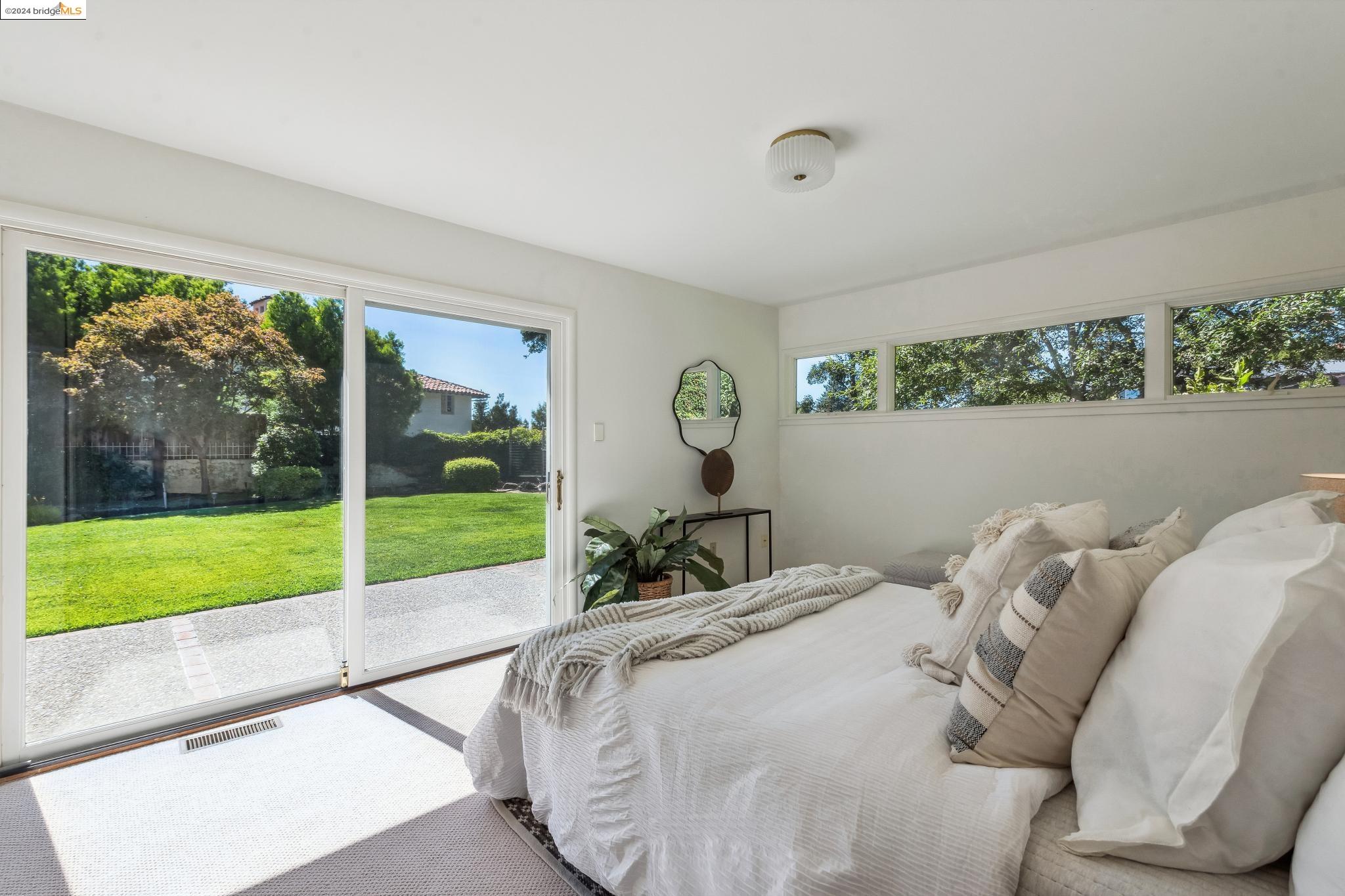 Detail Gallery Image 31 of 42 For 75 Crest Road, Piedmont,  CA 94611-3303 - 3 Beds | 3/1 Baths