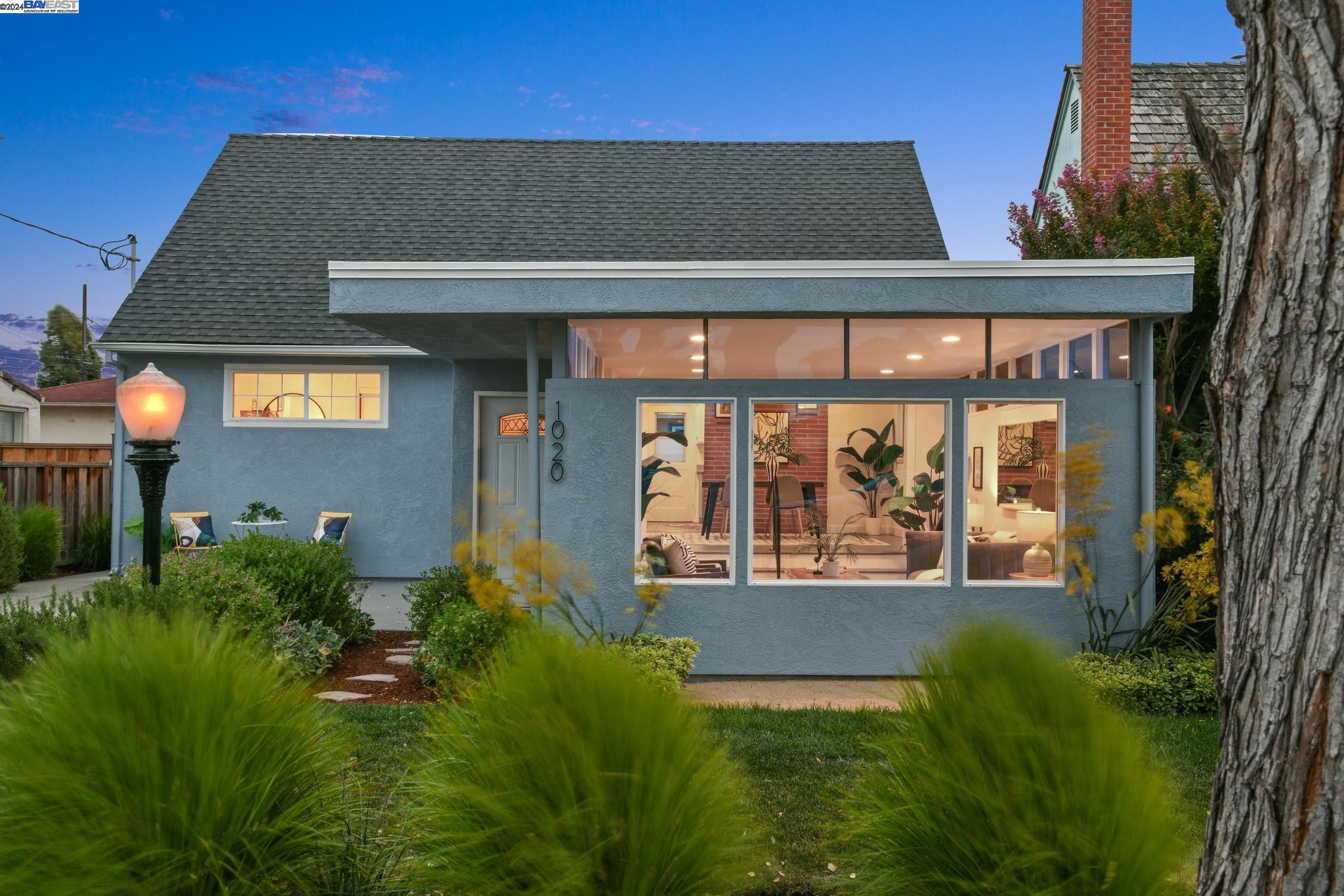 Detail Gallery Image 1 of 1 For 1020 Peach Street, Alameda,  CA 94501 - 4 Beds | 1 Baths