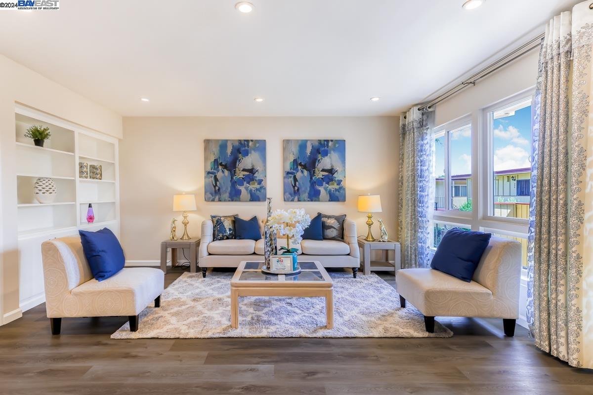 Detail Gallery Image 5 of 56 For 3037 Los Prados St #230,  San Mateo,  CA 94403 - 2 Beds | 2 Baths