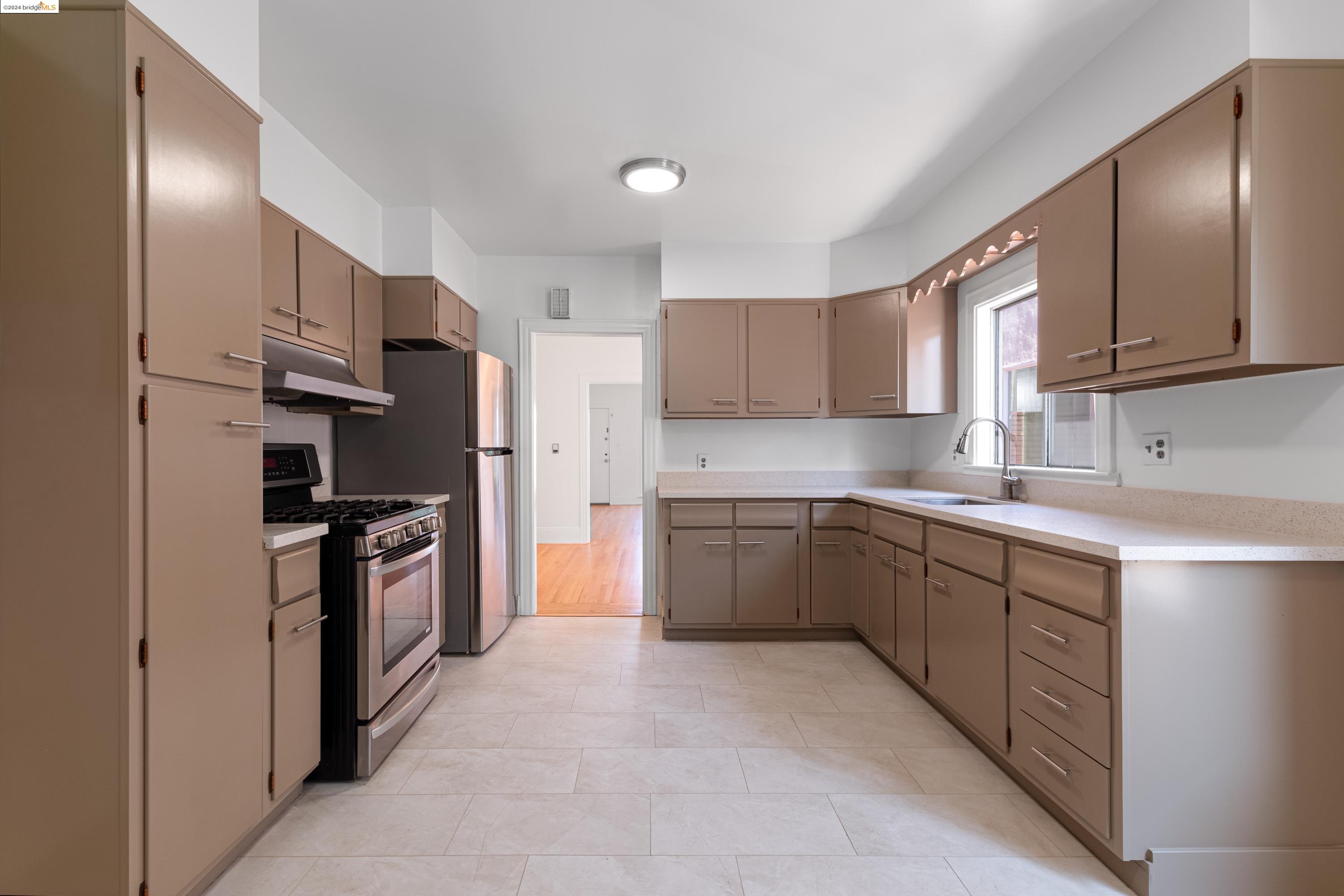 2714 67th Ave, Oakland, California 94605, 2 Bedrooms Bedrooms, 5 Rooms Rooms,1 BathroomBathrooms,Residential,For Sale,2714 67th Ave,41073020