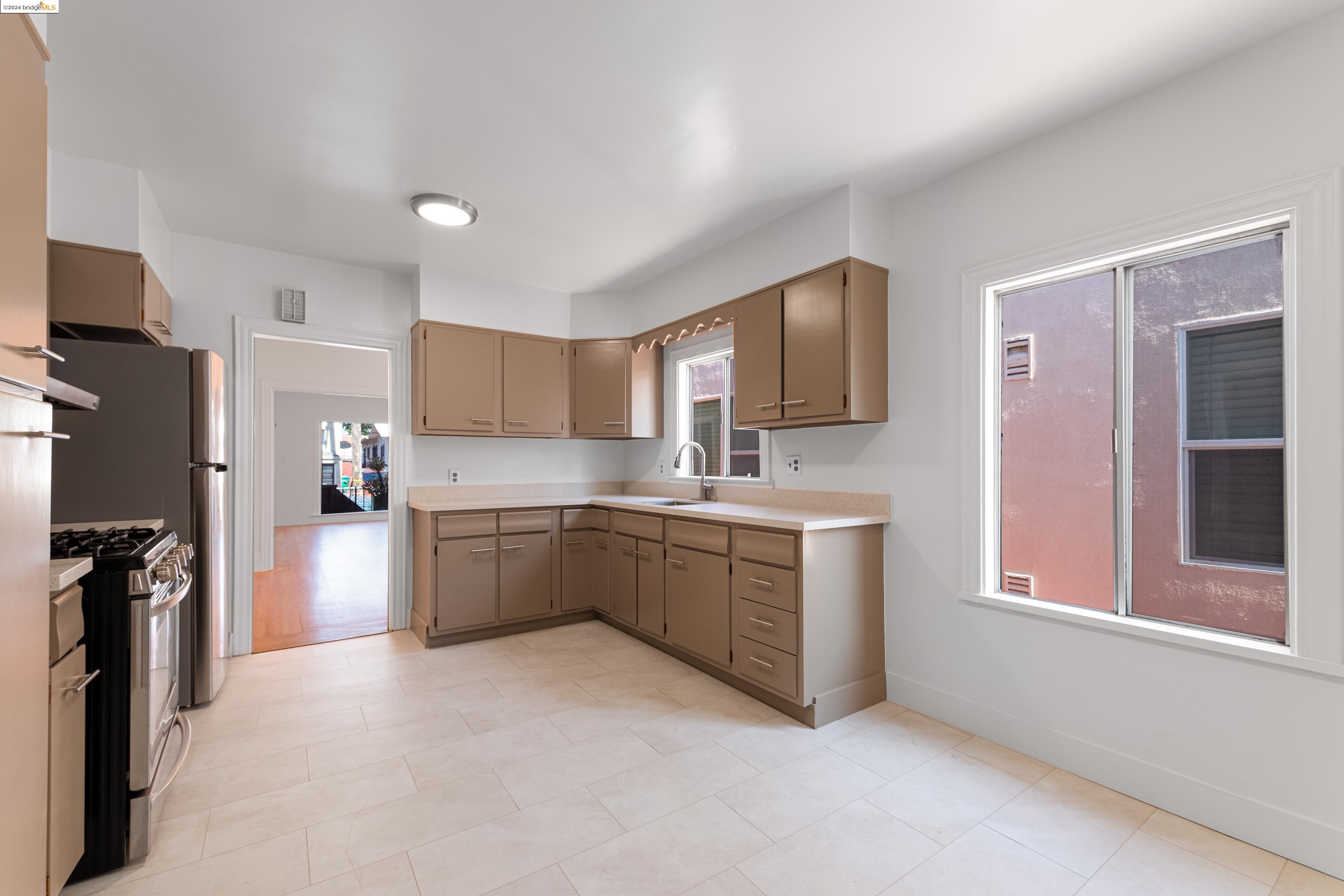 2714 67th Ave, Oakland, California 94605, 2 Bedrooms Bedrooms, 5 Rooms Rooms,1 BathroomBathrooms,Residential,For Sale,2714 67th Ave,41073020