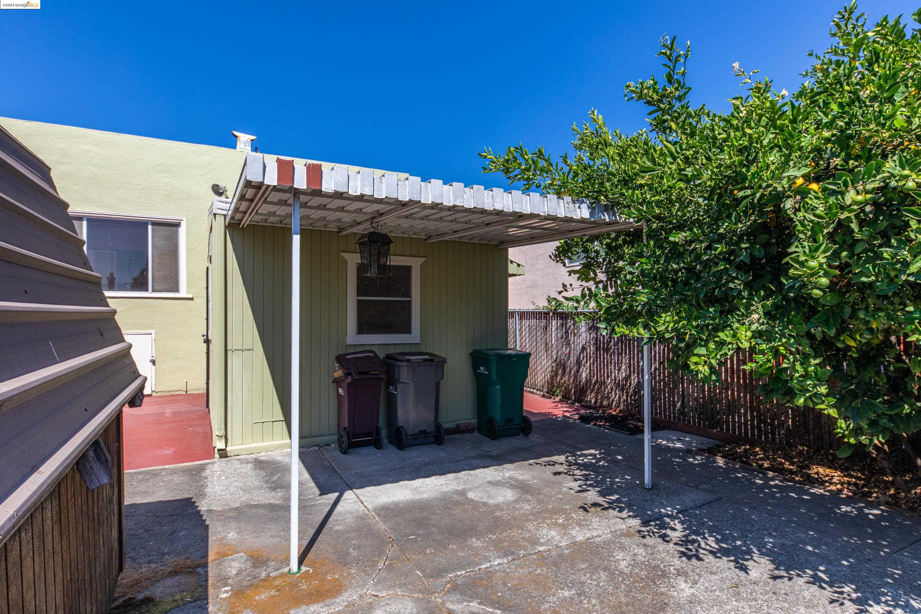 2714 67th Ave, Oakland, California 94605, 2 Bedrooms Bedrooms, 5 Rooms Rooms,1 BathroomBathrooms,Residential,For Sale,2714 67th Ave,41073020