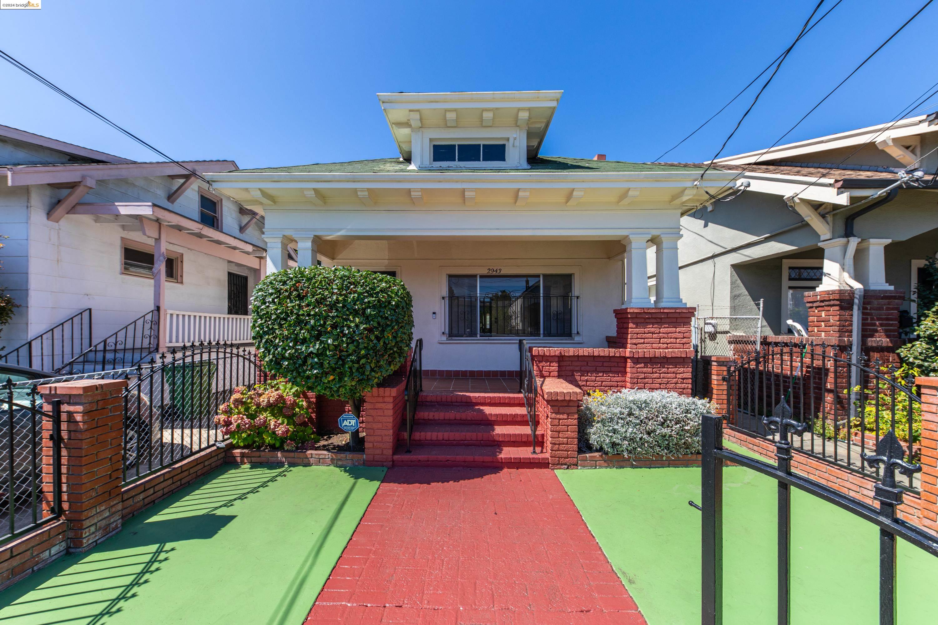 2943 Chestnut St, Oakland, California 94608, 2 Bedrooms Bedrooms, 5 Rooms Rooms,1 BathroomBathrooms,Residential,For Sale,2943 Chestnut St,41073021