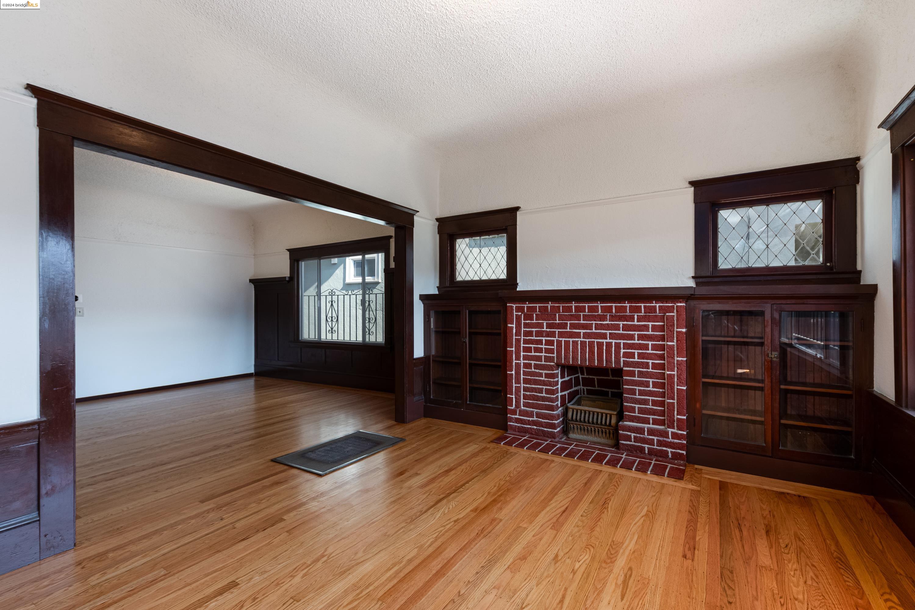 2943 Chestnut St, Oakland, California 94608, 2 Bedrooms Bedrooms, 5 Rooms Rooms,1 BathroomBathrooms,Residential,For Sale,2943 Chestnut St,41073021