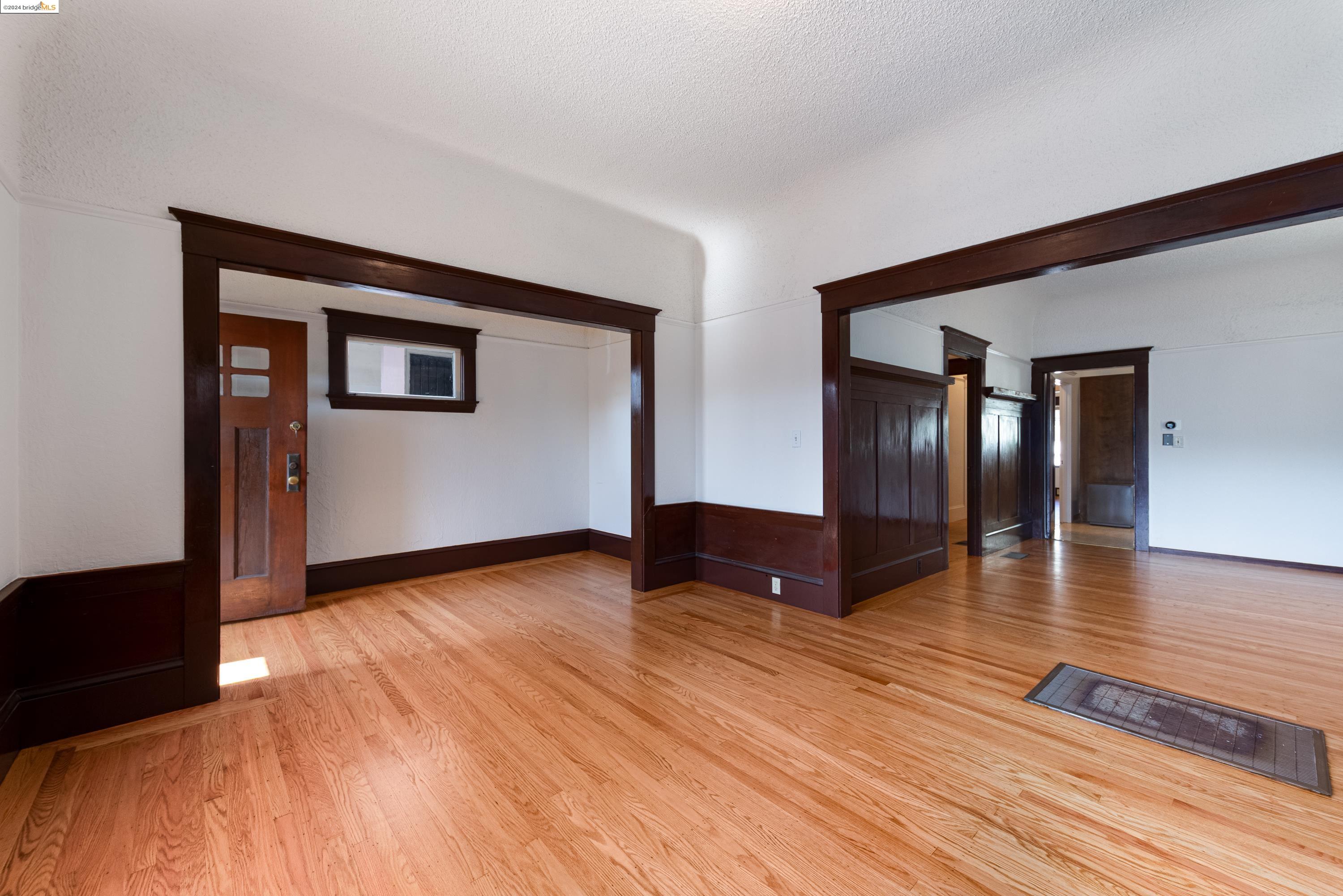 2943 Chestnut St, Oakland, California 94608, 2 Bedrooms Bedrooms, 5 Rooms Rooms,1 BathroomBathrooms,Residential,For Sale,2943 Chestnut St,41073021