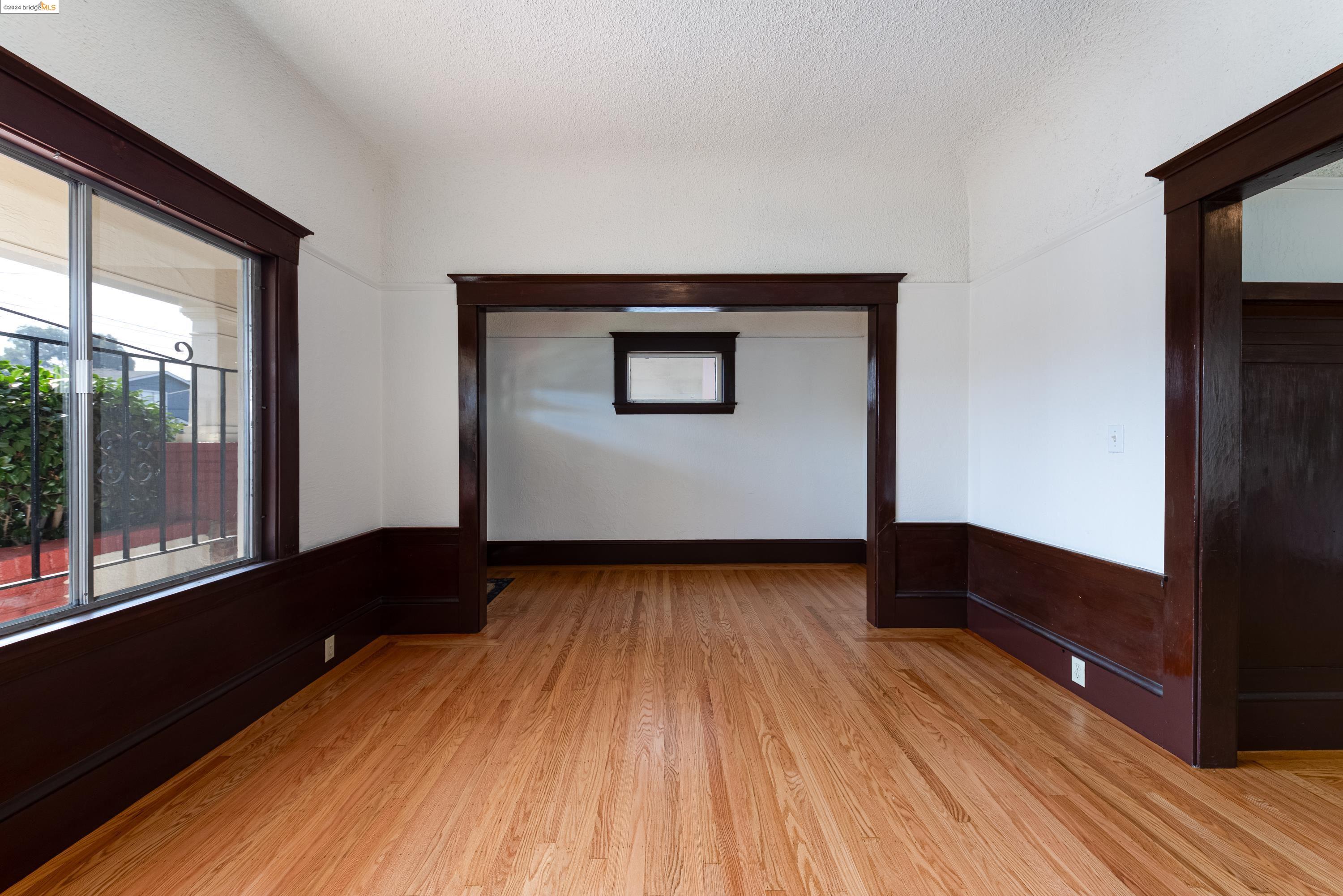 2943 Chestnut St, Oakland, California 94608, 2 Bedrooms Bedrooms, 5 Rooms Rooms,1 BathroomBathrooms,Residential,For Sale,2943 Chestnut St,41073021