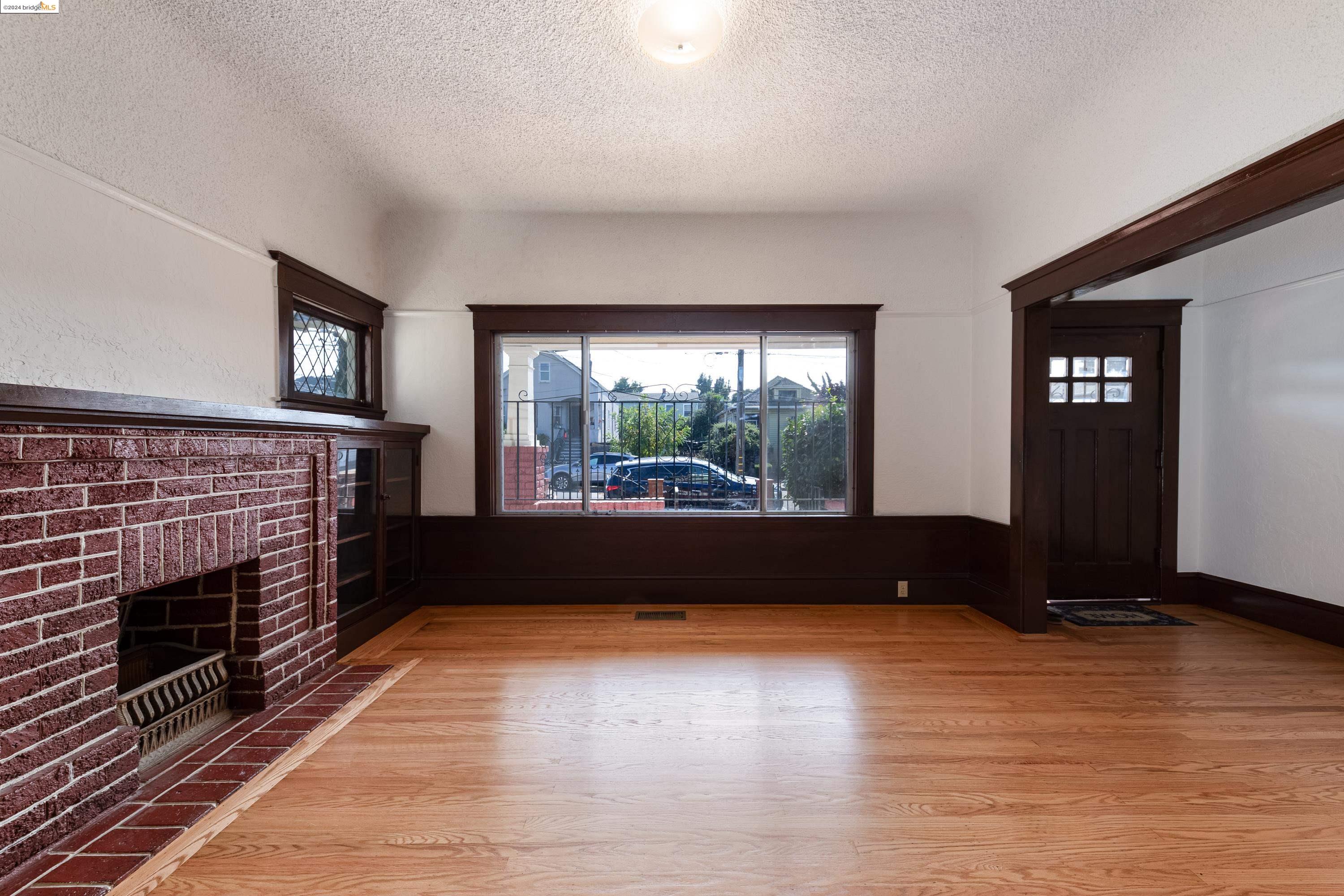 2943 Chestnut St, Oakland, California 94608, 2 Bedrooms Bedrooms, 5 Rooms Rooms,1 BathroomBathrooms,Residential,For Sale,2943 Chestnut St,41073021