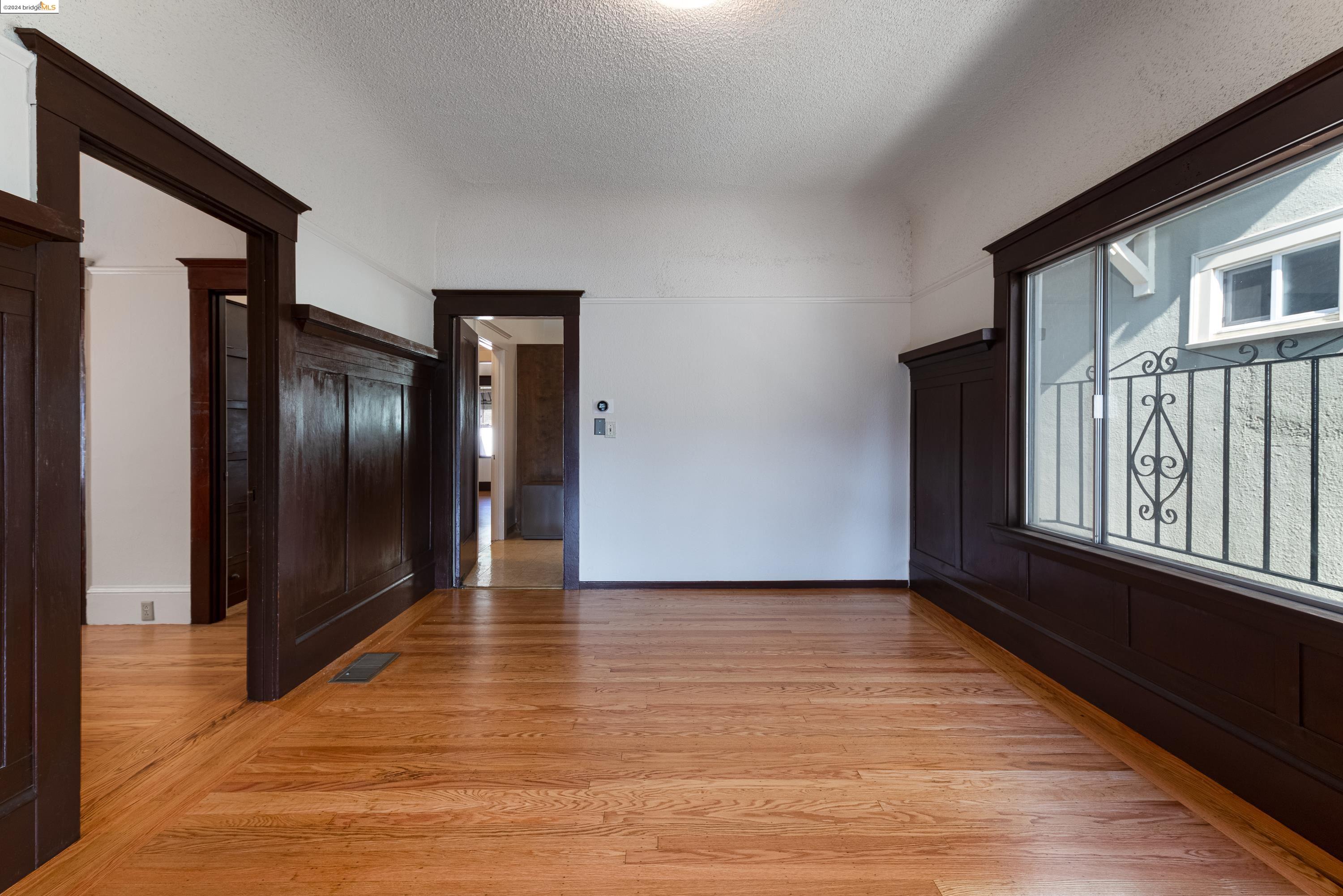 2943 Chestnut St, Oakland, California 94608, 2 Bedrooms Bedrooms, 5 Rooms Rooms,1 BathroomBathrooms,Residential,For Sale,2943 Chestnut St,41073021