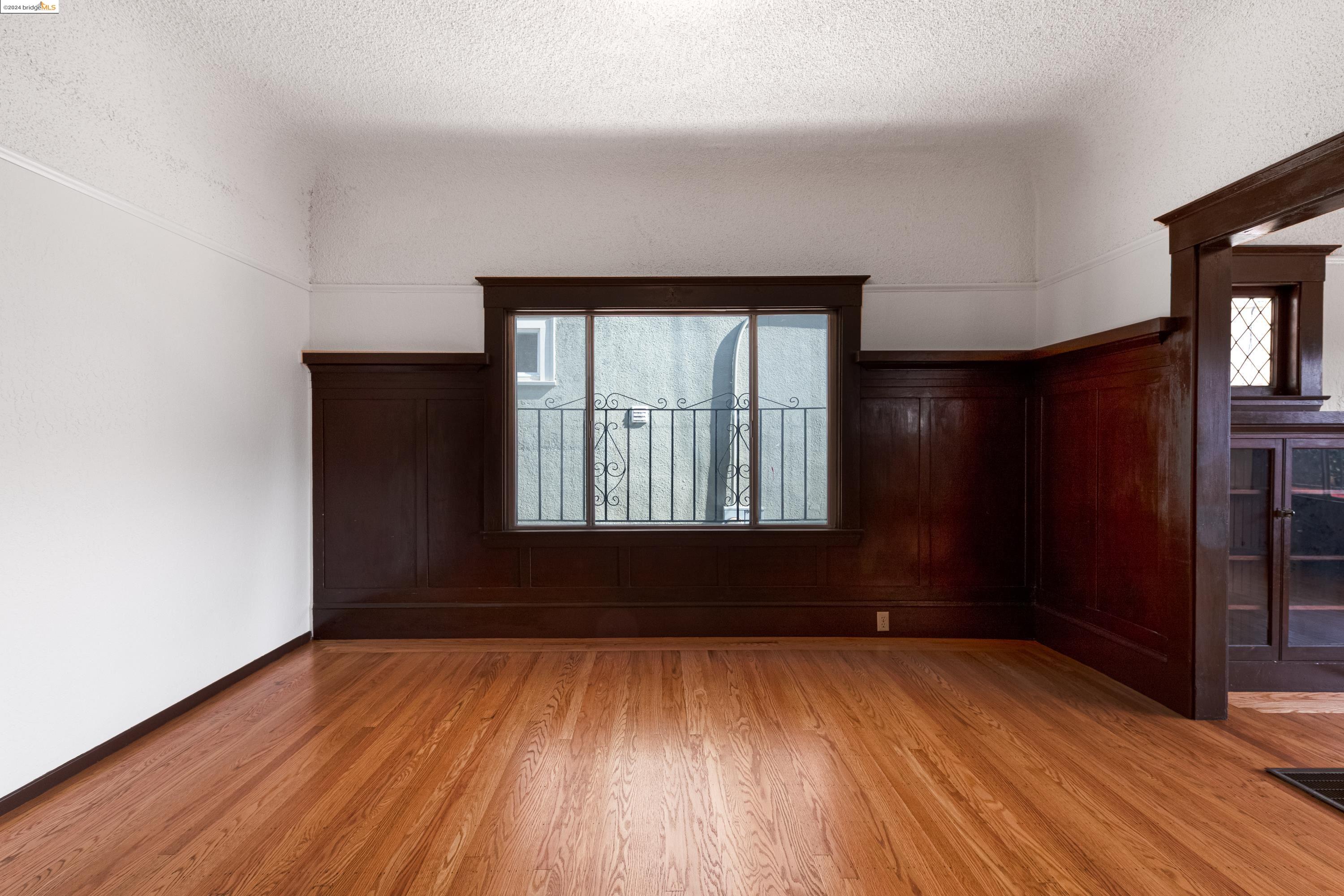 2943 Chestnut St, Oakland, California 94608, 2 Bedrooms Bedrooms, 5 Rooms Rooms,1 BathroomBathrooms,Residential,For Sale,2943 Chestnut St,41073021