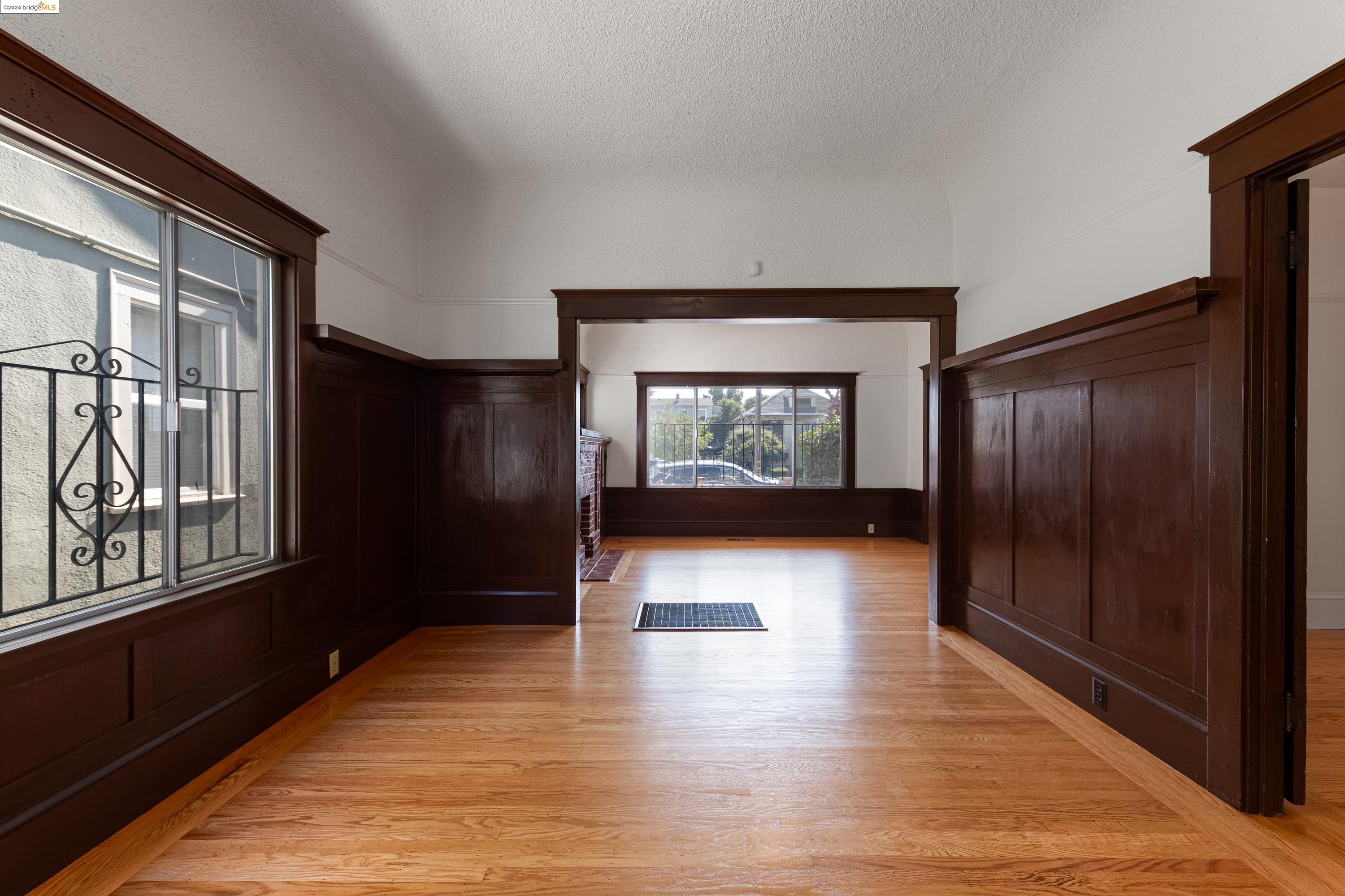 2943 Chestnut St, Oakland, California 94608, 2 Bedrooms Bedrooms, 5 Rooms Rooms,1 BathroomBathrooms,Residential,For Sale,2943 Chestnut St,41073021