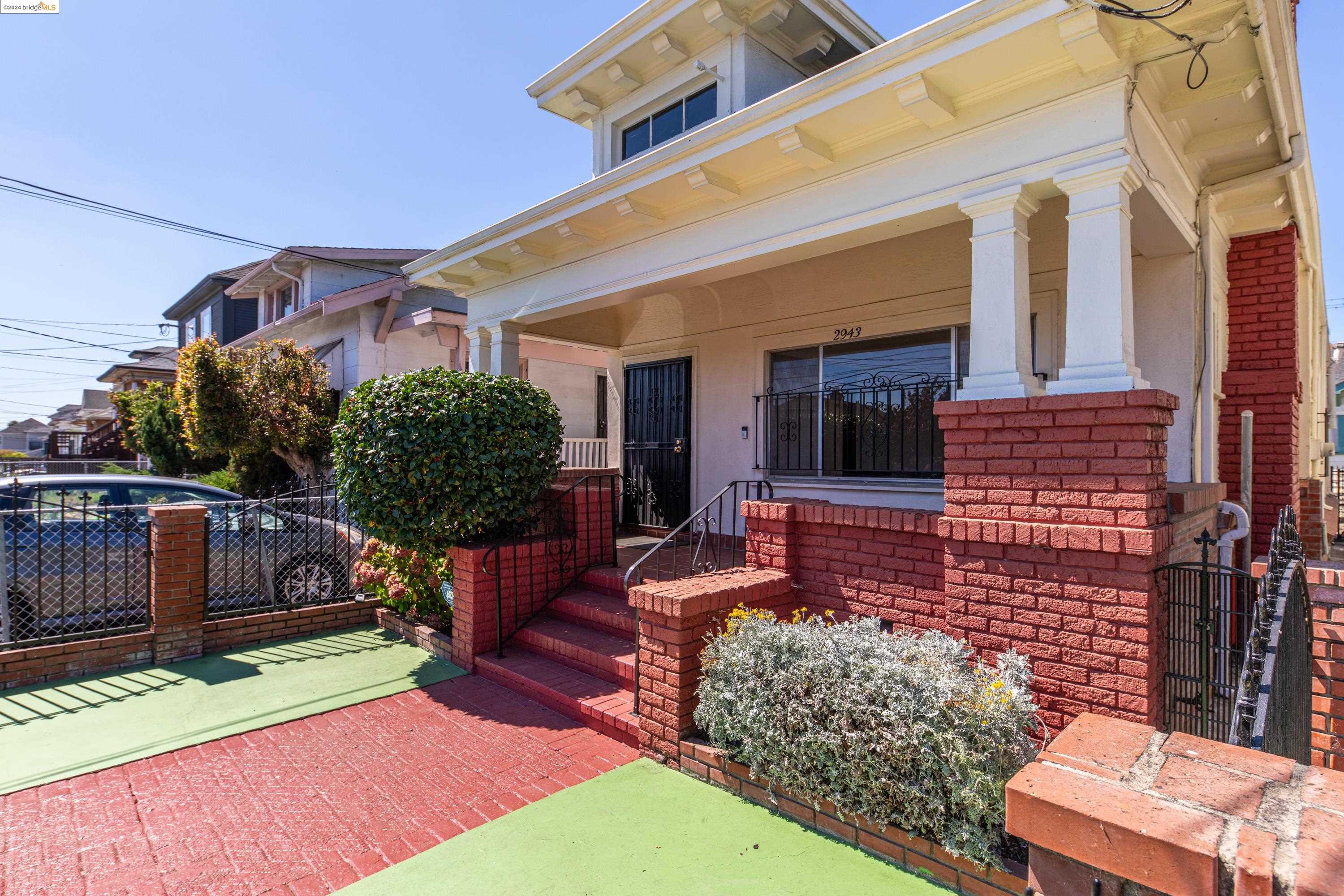 2943 Chestnut St, Oakland, California 94608, 2 Bedrooms Bedrooms, 5 Rooms Rooms,1 BathroomBathrooms,Residential,For Sale,2943 Chestnut St,41073021