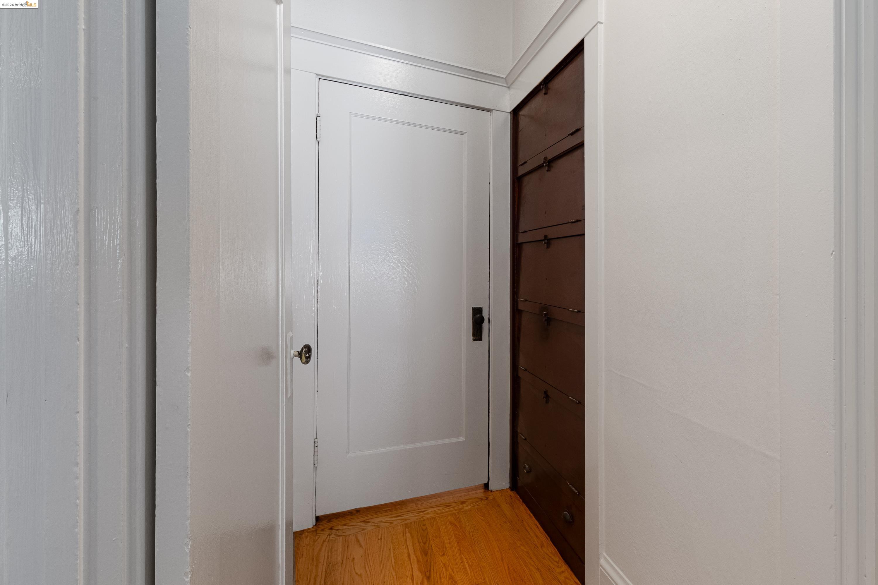 2943 Chestnut St, Oakland, California 94608, 2 Bedrooms Bedrooms, 5 Rooms Rooms,1 BathroomBathrooms,Residential,For Sale,2943 Chestnut St,41073021