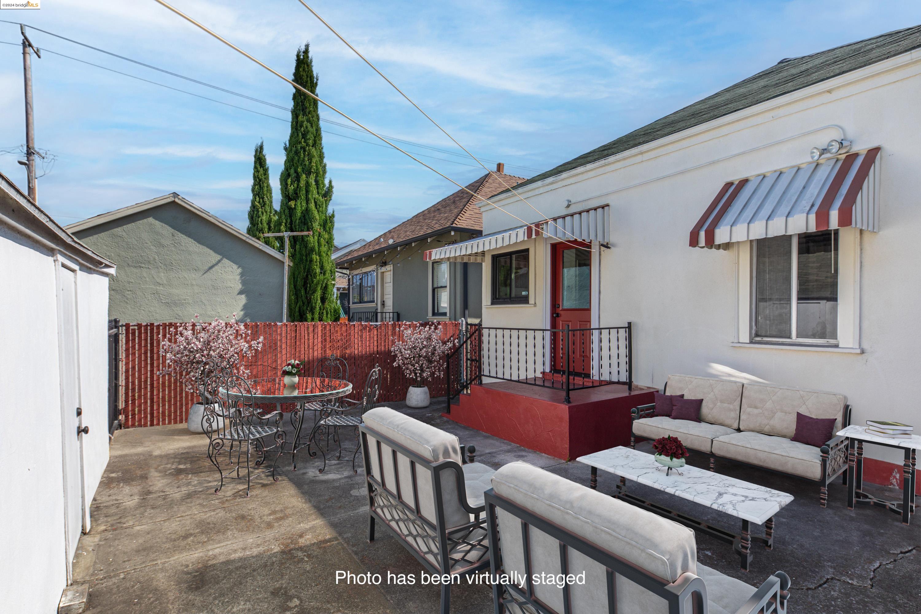 2943 Chestnut St, Oakland, California 94608, 2 Bedrooms Bedrooms, 5 Rooms Rooms,1 BathroomBathrooms,Residential,For Sale,2943 Chestnut St,41073021