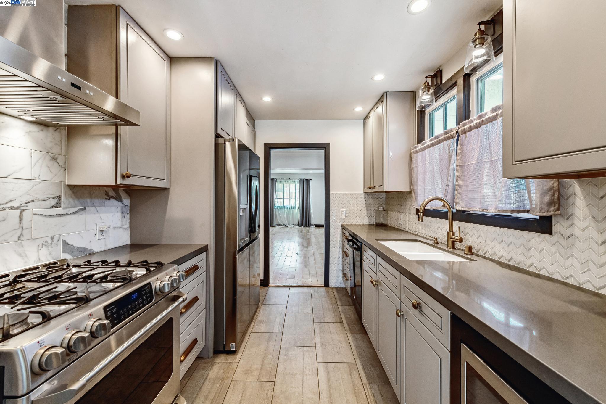 2750 106Th Ave, Oakland, California 94605, 2 Bedrooms Bedrooms, 5 Rooms Rooms,1 BathroomBathrooms,Residential,For Sale,2750 106Th Ave,41073050