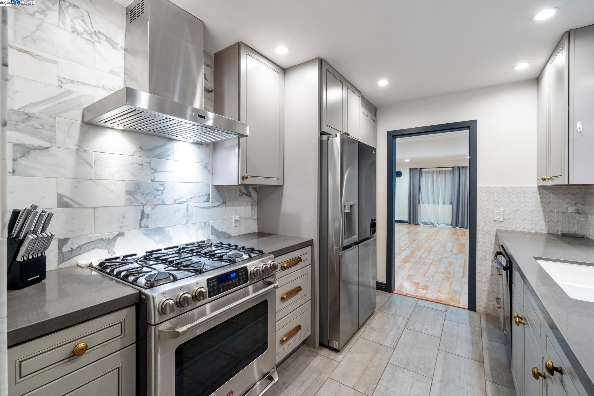 2750 106Th Ave, Oakland, California 94605, 2 Bedrooms Bedrooms, 5 Rooms Rooms,1 BathroomBathrooms,Residential,For Sale,2750 106Th Ave,41073050