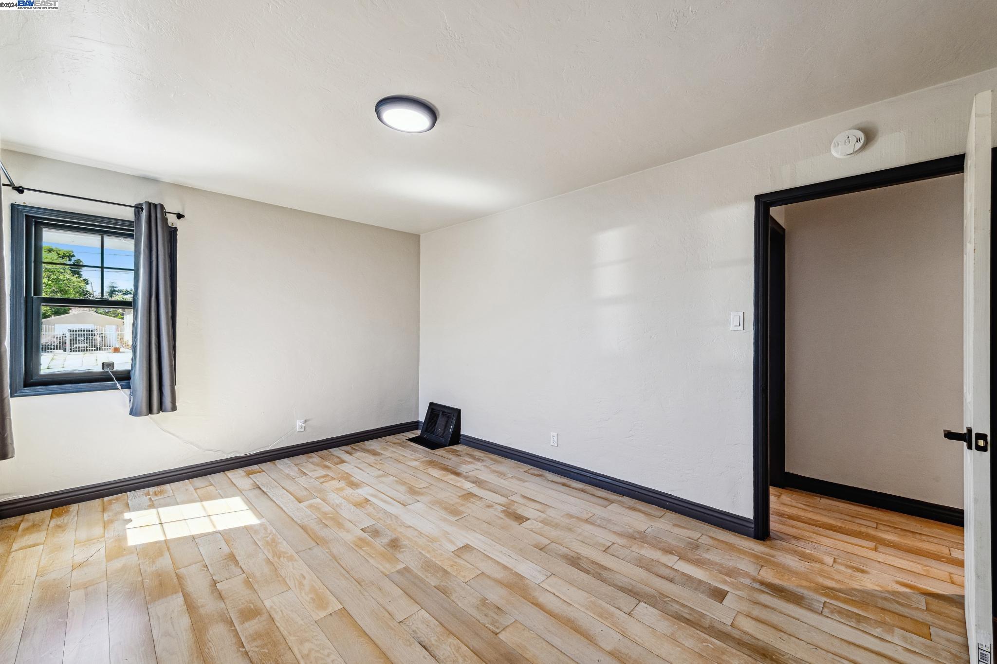 2750 106Th Ave, Oakland, California 94605, 2 Bedrooms Bedrooms, 5 Rooms Rooms,1 BathroomBathrooms,Residential,For Sale,2750 106Th Ave,41073050