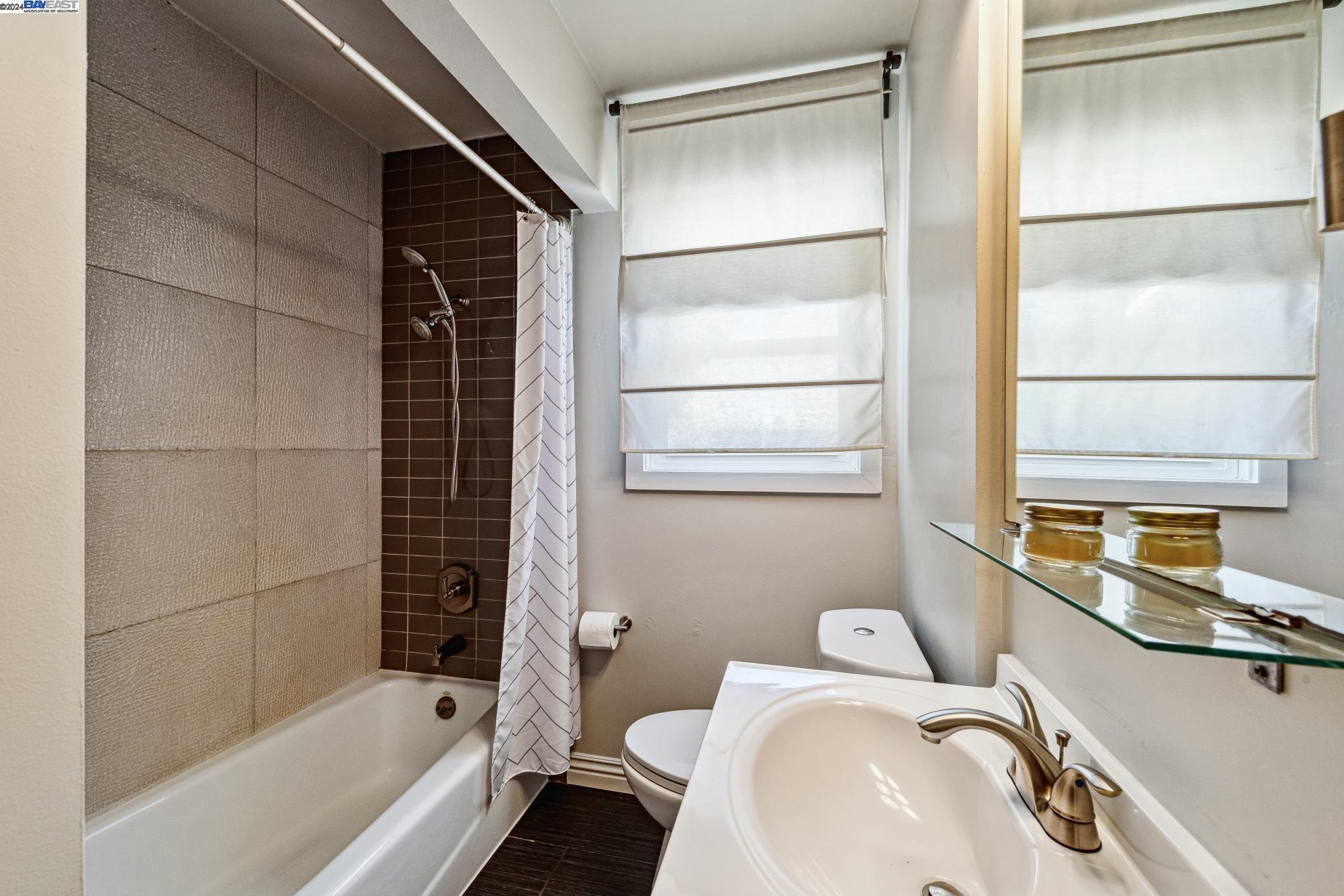 2750 106Th Ave, Oakland, California 94605, 2 Bedrooms Bedrooms, 5 Rooms Rooms,1 BathroomBathrooms,Residential,For Sale,2750 106Th Ave,41073050