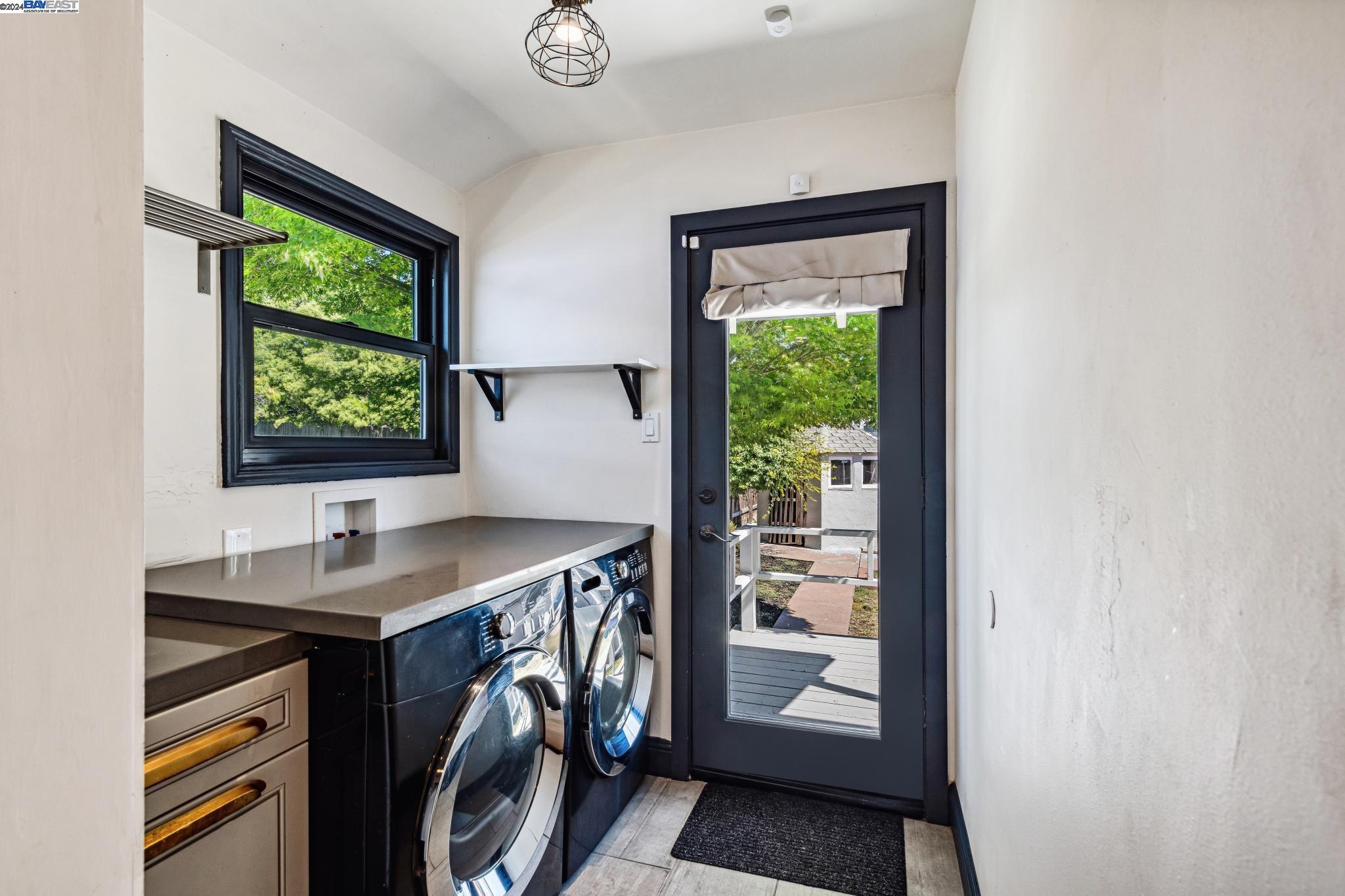 2750 106Th Ave, Oakland, California 94605, 2 Bedrooms Bedrooms, 5 Rooms Rooms,1 BathroomBathrooms,Residential,For Sale,2750 106Th Ave,41073050