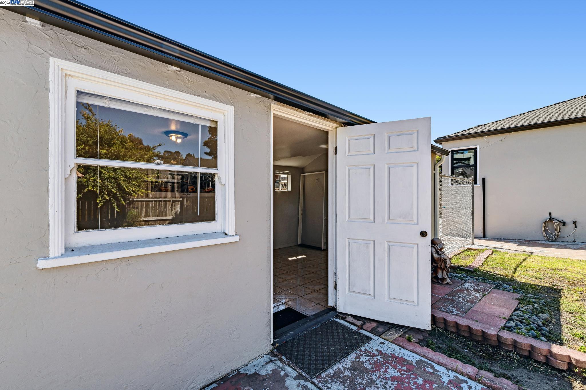 2750 106Th Ave, Oakland, California 94605, 2 Bedrooms Bedrooms, 5 Rooms Rooms,1 BathroomBathrooms,Residential,For Sale,2750 106Th Ave,41073050