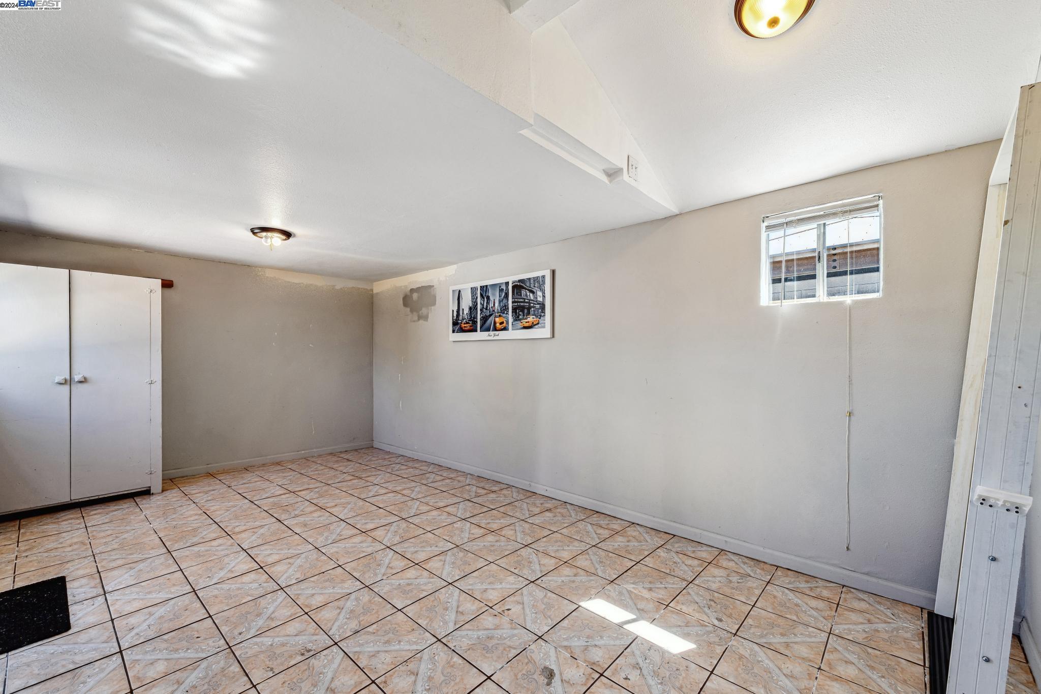 2750 106Th Ave, Oakland, California 94605, 2 Bedrooms Bedrooms, 5 Rooms Rooms,1 BathroomBathrooms,Residential,For Sale,2750 106Th Ave,41073050