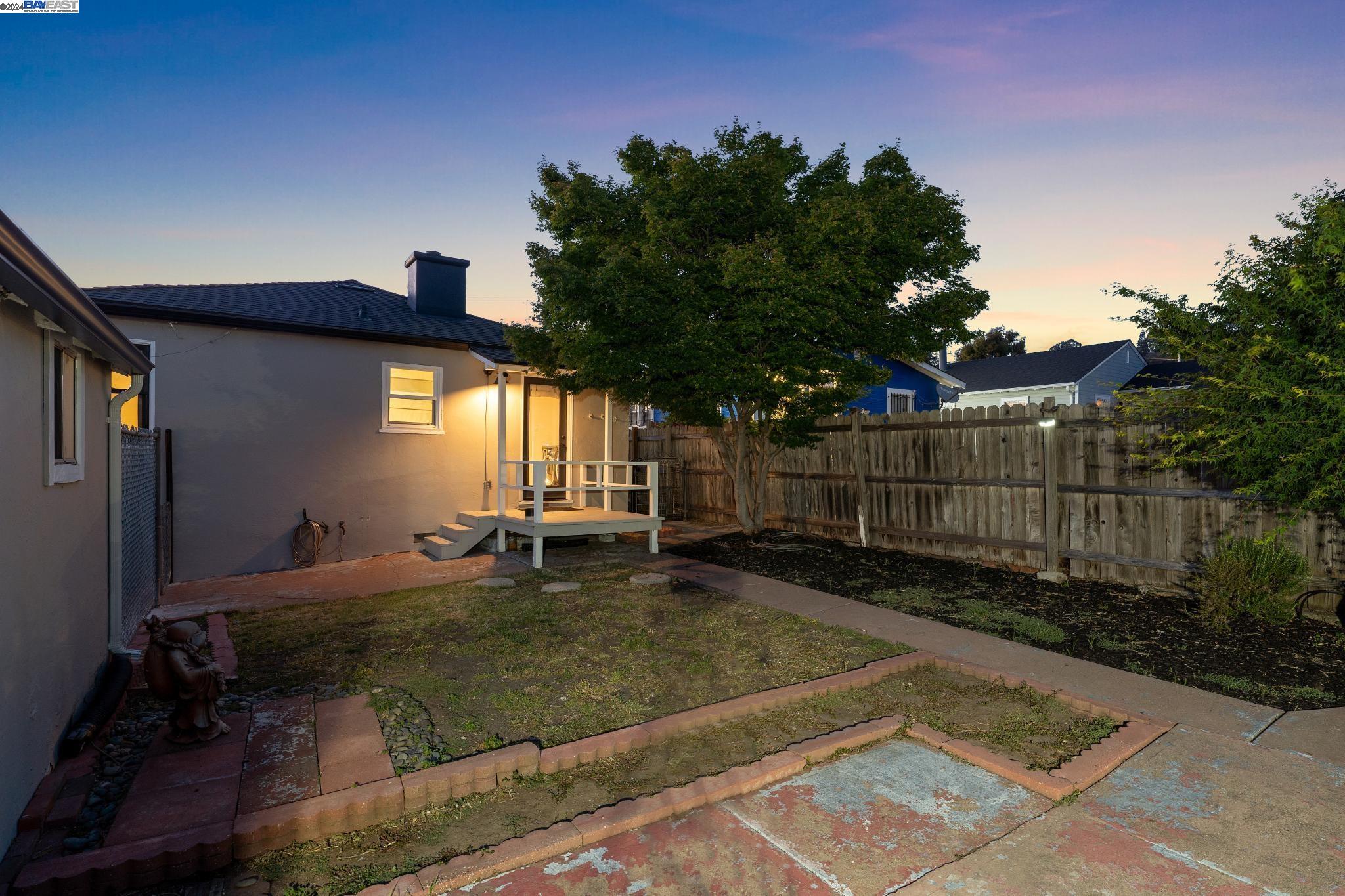 2750 106Th Ave, Oakland, California 94605, 2 Bedrooms Bedrooms, 5 Rooms Rooms,1 BathroomBathrooms,Residential,For Sale,2750 106Th Ave,41073050
