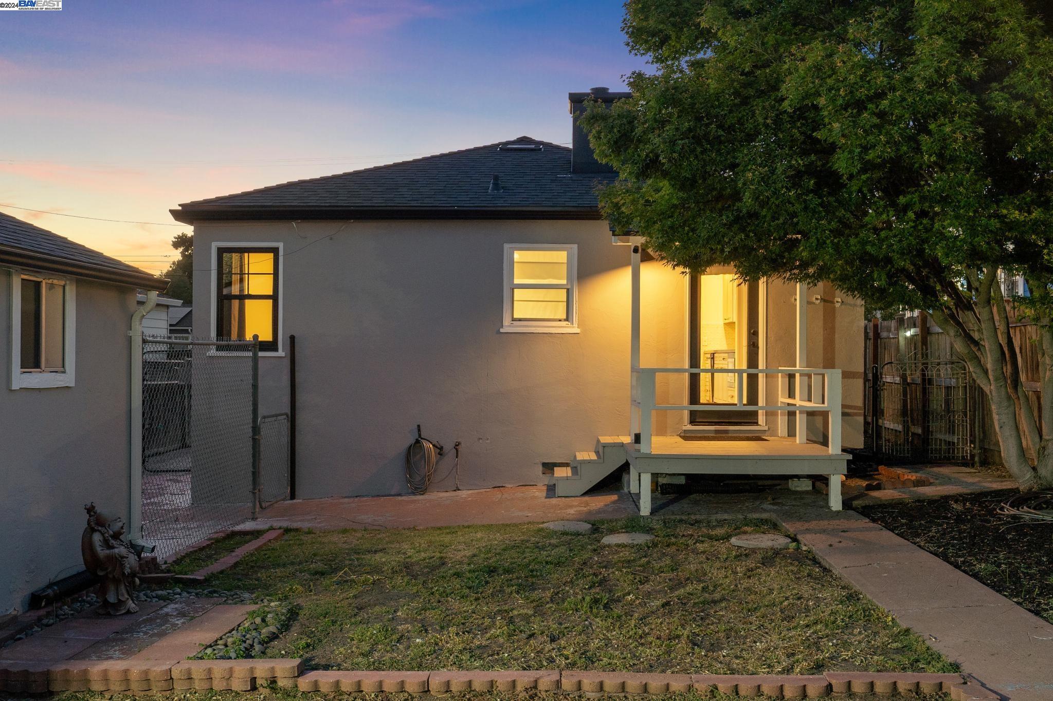 2750 106Th Ave, Oakland, California 94605, 2 Bedrooms Bedrooms, 5 Rooms Rooms,1 BathroomBathrooms,Residential,For Sale,2750 106Th Ave,41073050