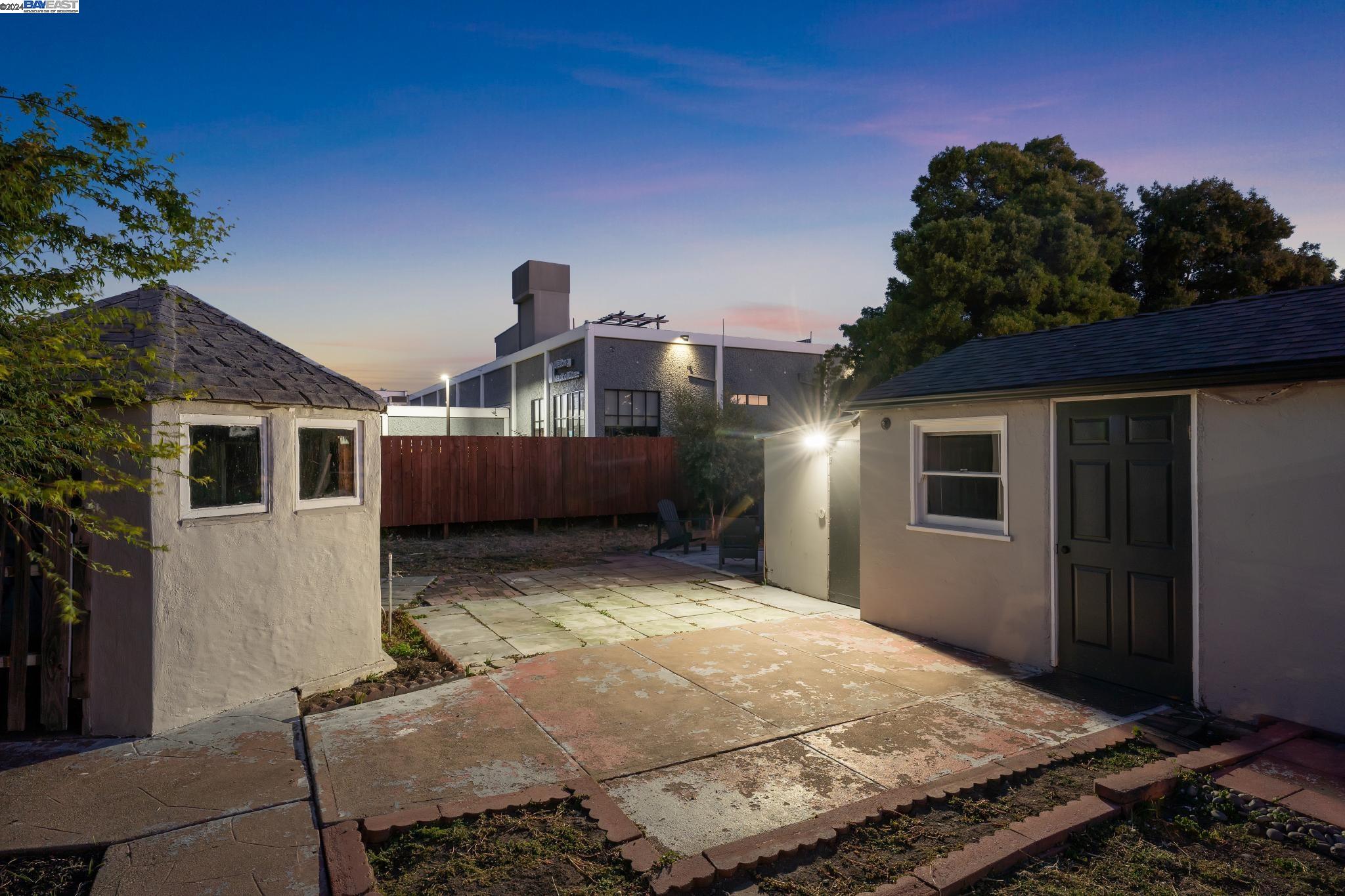 2750 106Th Ave, Oakland, California 94605, 2 Bedrooms Bedrooms, 5 Rooms Rooms,1 BathroomBathrooms,Residential,For Sale,2750 106Th Ave,41073050