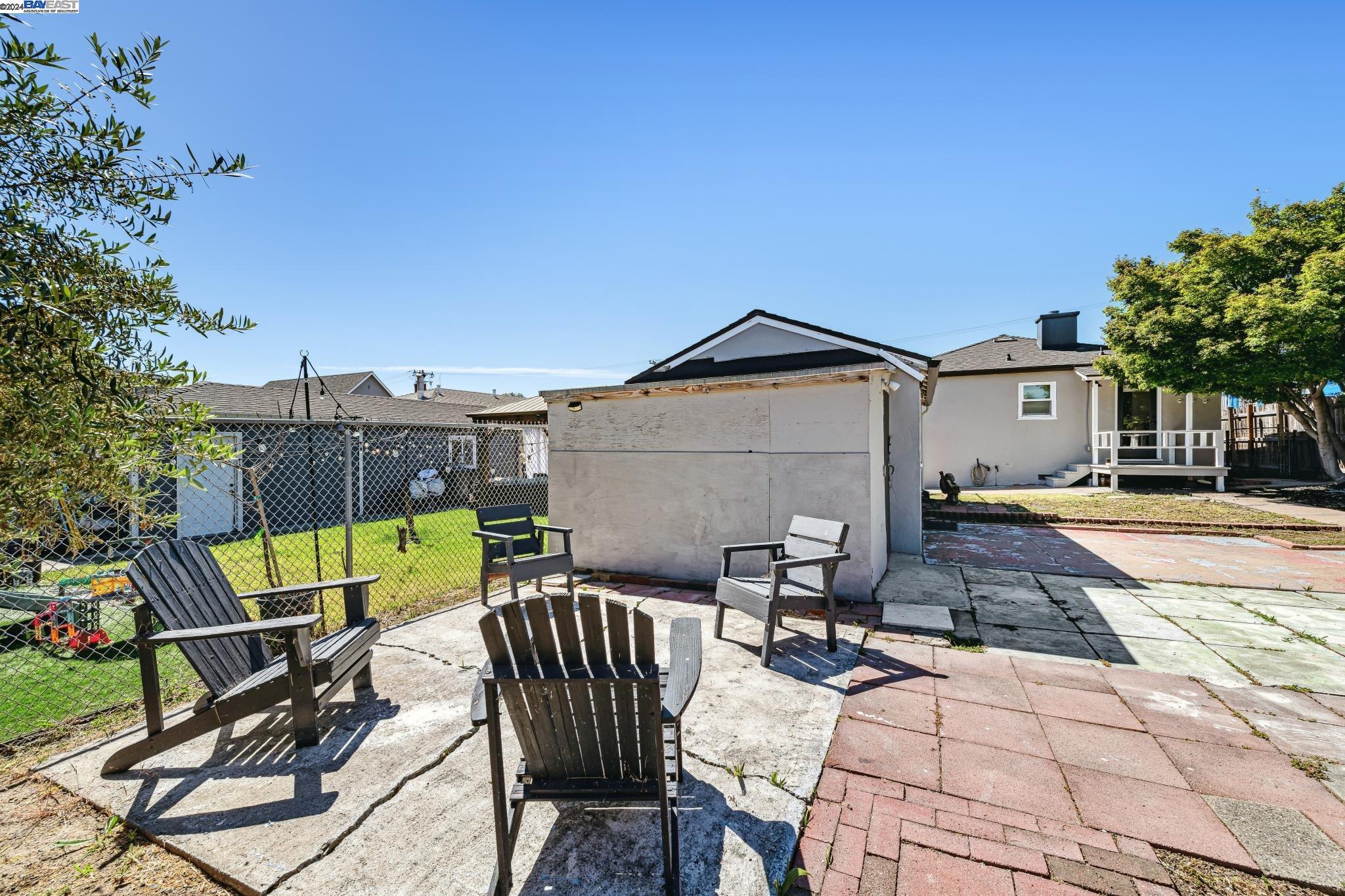 2750 106Th Ave, Oakland, California 94605, 2 Bedrooms Bedrooms, 5 Rooms Rooms,1 BathroomBathrooms,Residential,For Sale,2750 106Th Ave,41073050