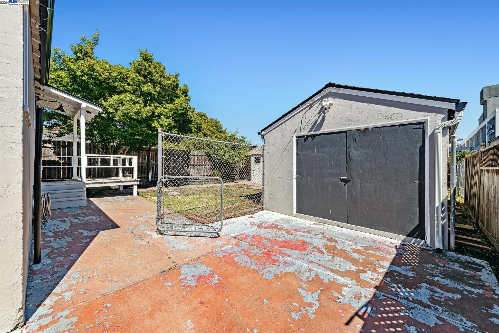 2750 106Th Ave, Oakland, California 94605, 2 Bedrooms Bedrooms, 5 Rooms Rooms,1 BathroomBathrooms,Residential,For Sale,2750 106Th Ave,41073050