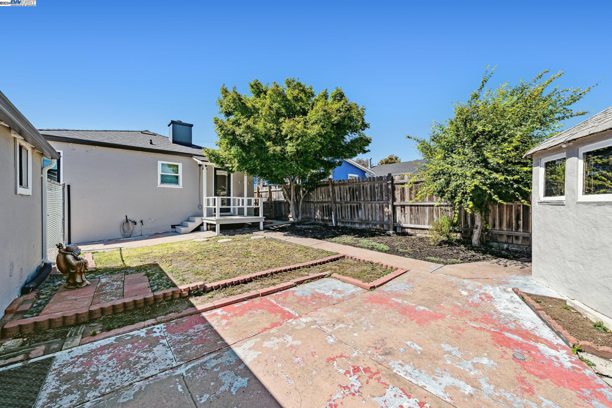 2750 106Th Ave, Oakland, California 94605, 2 Bedrooms Bedrooms, 5 Rooms Rooms,1 BathroomBathrooms,Residential,For Sale,2750 106Th Ave,41073050