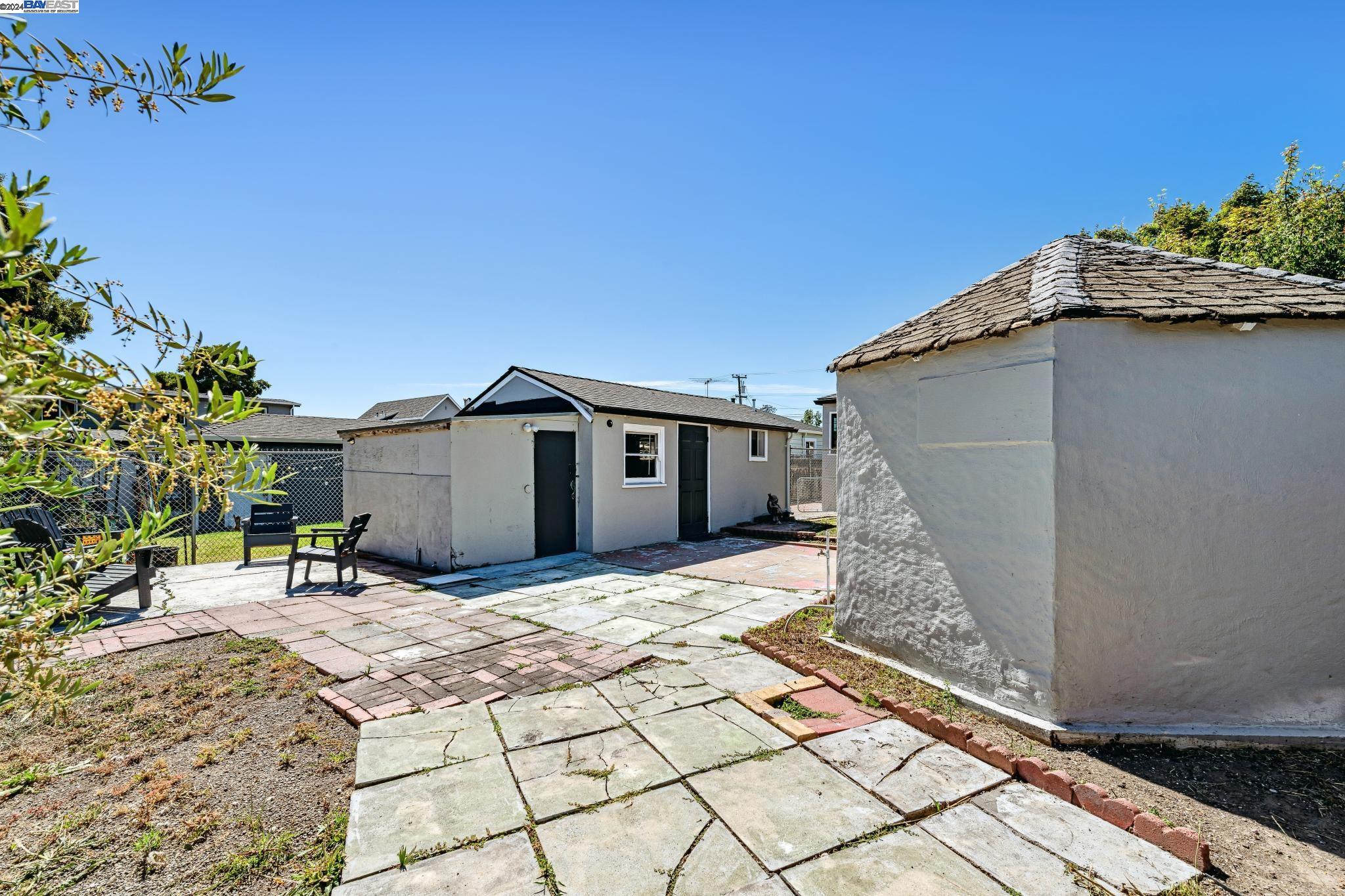 2750 106Th Ave, Oakland, California 94605, 2 Bedrooms Bedrooms, 5 Rooms Rooms,1 BathroomBathrooms,Residential,For Sale,2750 106Th Ave,41073050