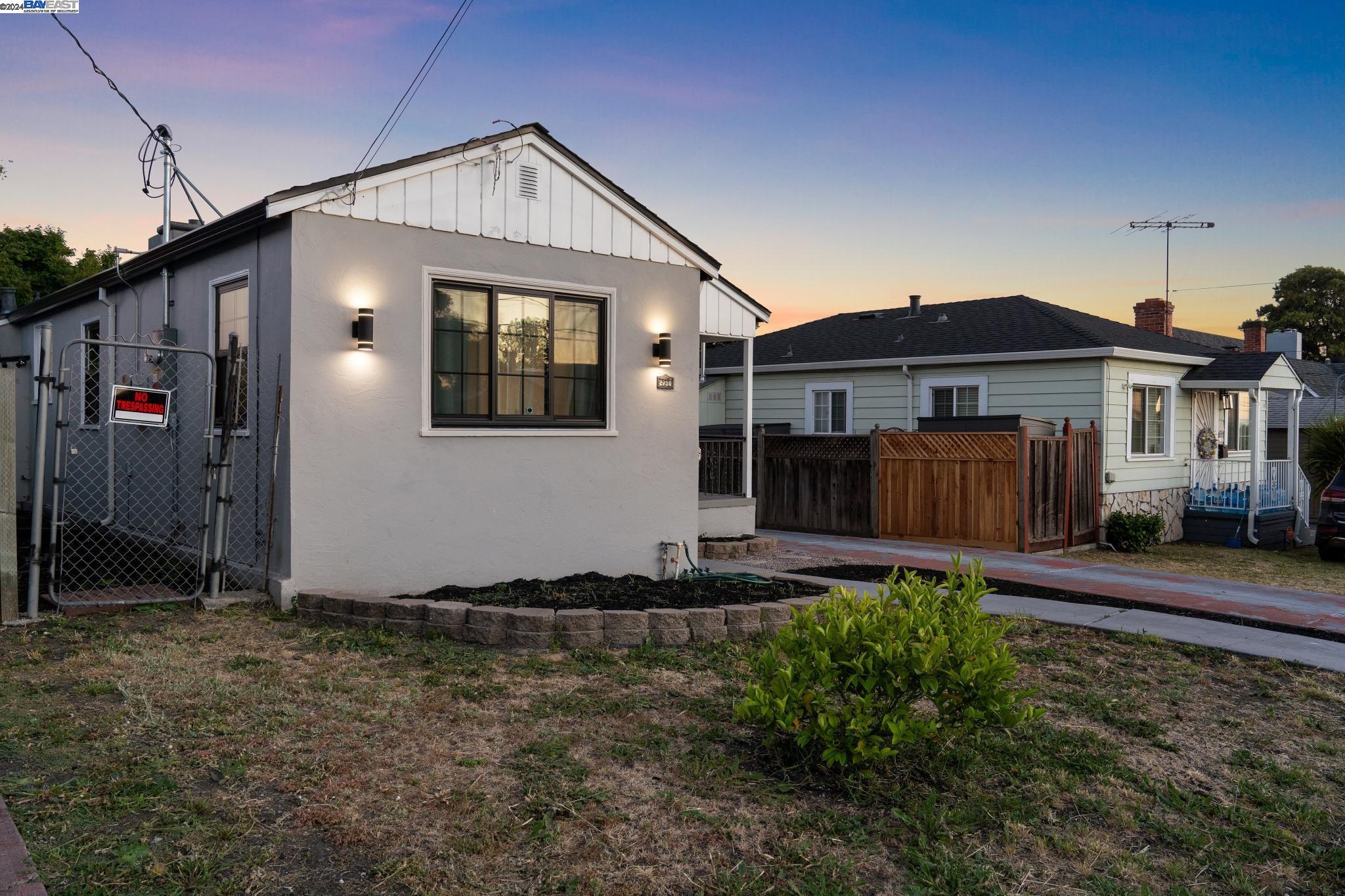 2750 106Th Ave, Oakland, California 94605, 2 Bedrooms Bedrooms, 5 Rooms Rooms,1 BathroomBathrooms,Residential,For Sale,2750 106Th Ave,41073050
