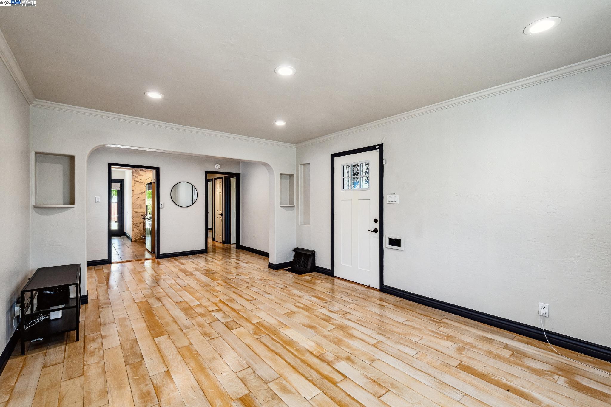 2750 106Th Ave, Oakland, California 94605, 2 Bedrooms Bedrooms, 5 Rooms Rooms,1 BathroomBathrooms,Residential,For Sale,2750 106Th Ave,41073050