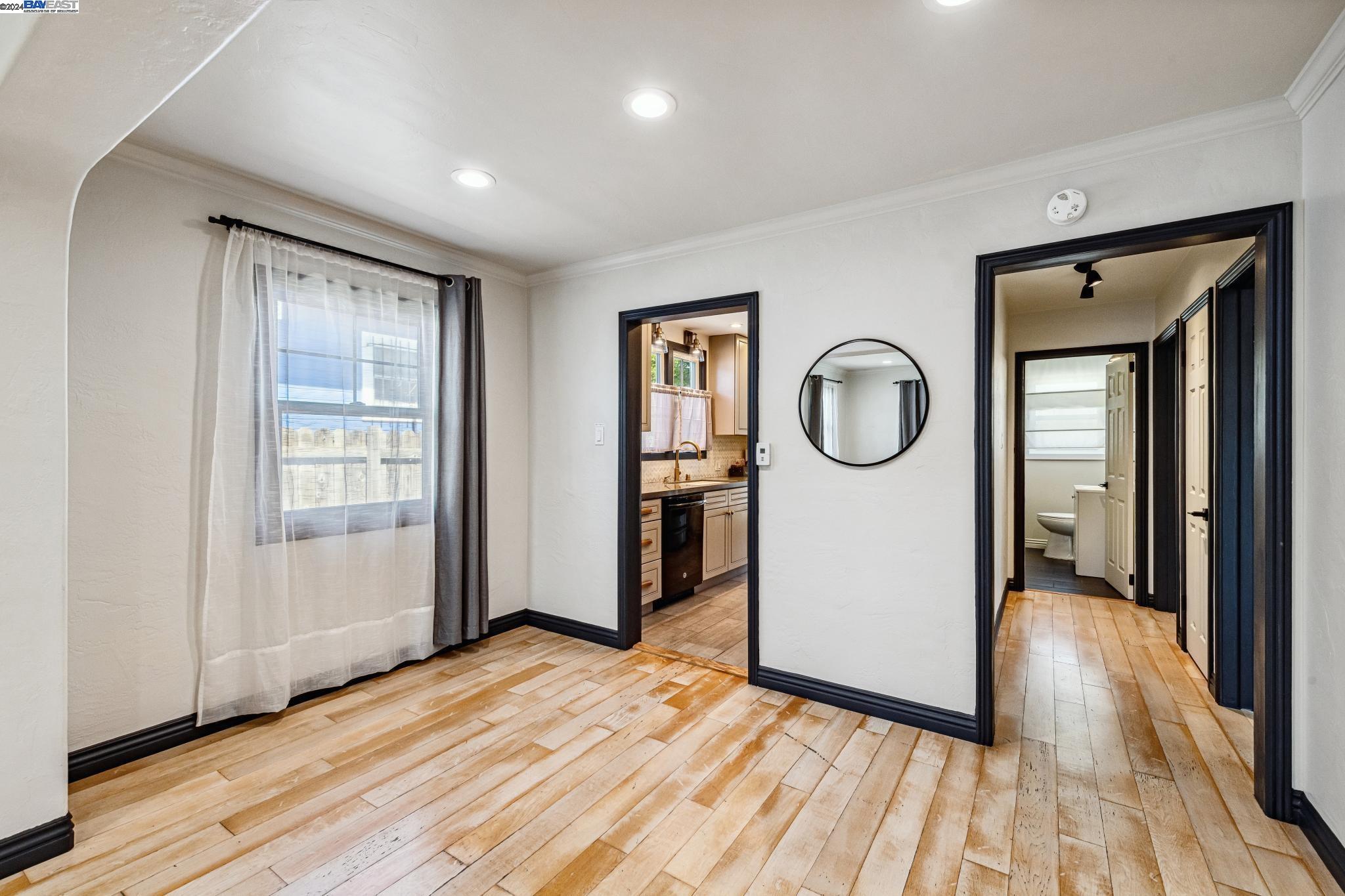 2750 106Th Ave, Oakland, California 94605, 2 Bedrooms Bedrooms, 5 Rooms Rooms,1 BathroomBathrooms,Residential,For Sale,2750 106Th Ave,41073050