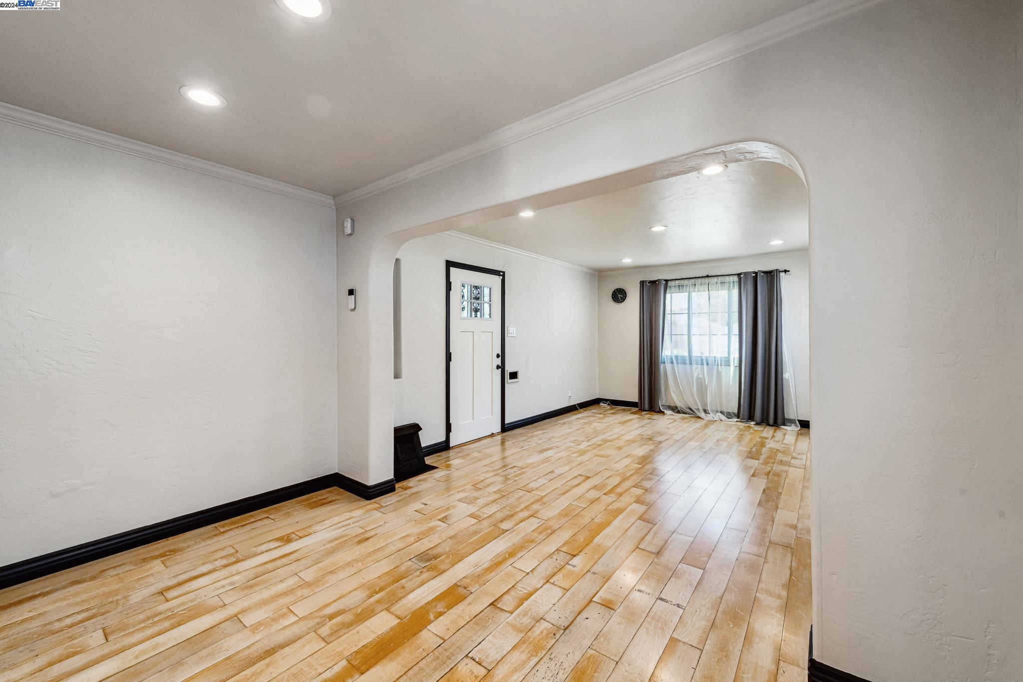 2750 106Th Ave, Oakland, California 94605, 2 Bedrooms Bedrooms, 5 Rooms Rooms,1 BathroomBathrooms,Residential,For Sale,2750 106Th Ave,41073050
