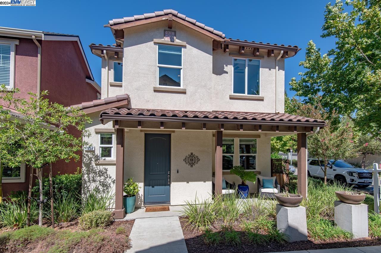 Detail Gallery Image 2 of 35 For 1367 Windswept Cmn, Livermore,  CA 94550 - 3 Beds | 2/1 Baths