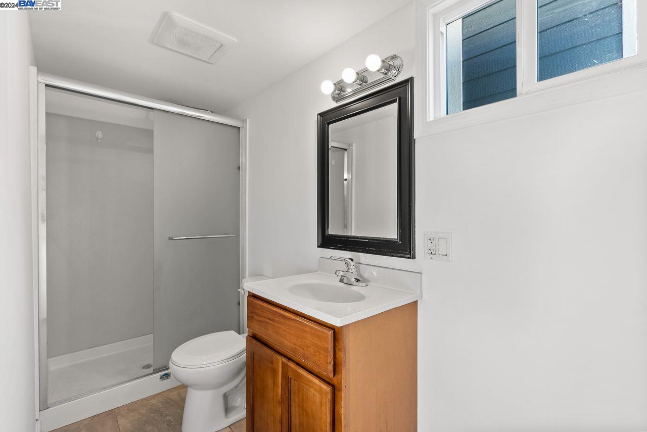 Detail Gallery Image 45 of 47 For 1206 E 23rd Street, Oakland,  CA 94606 - 4 Beds | 3/1 Baths