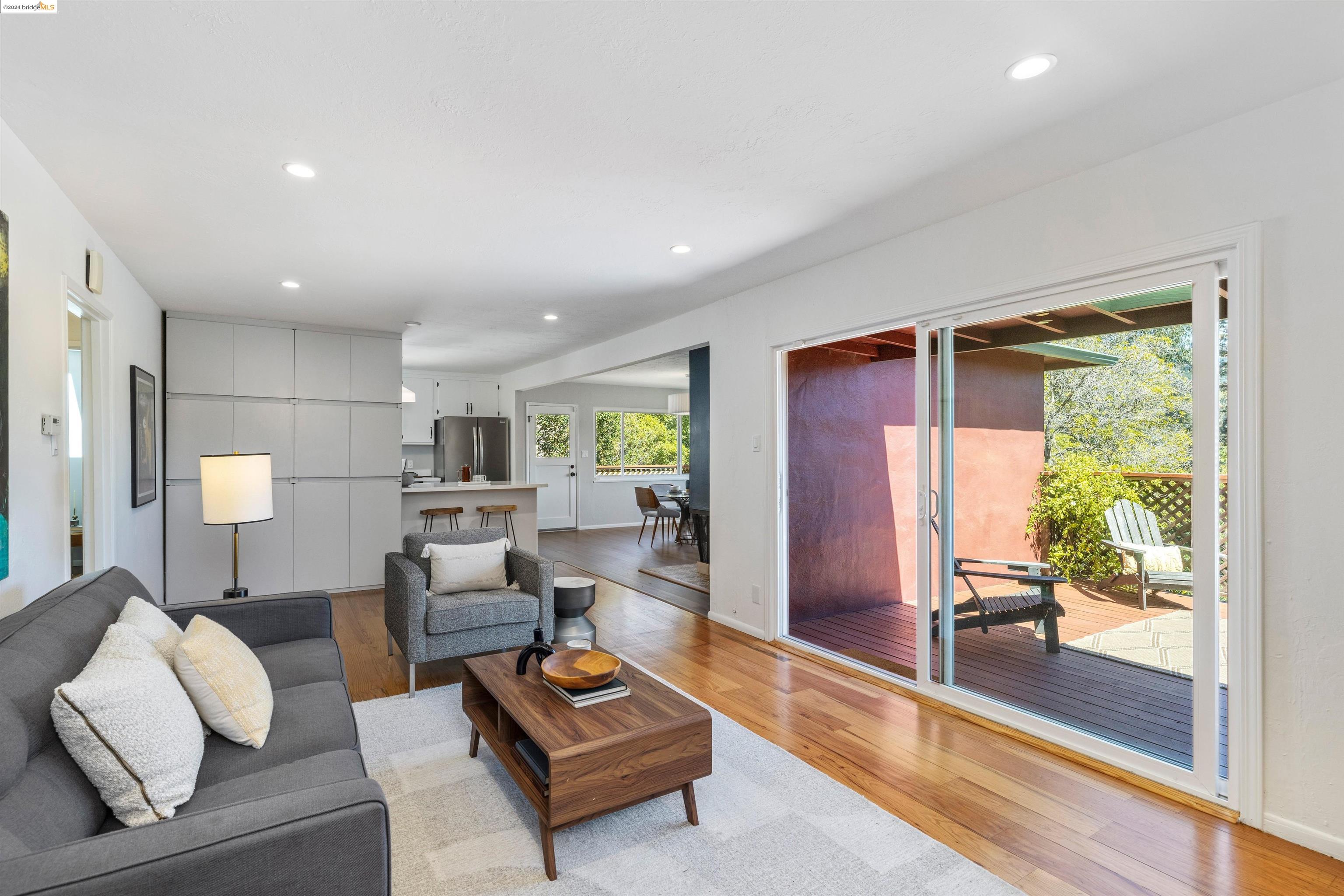 Detail Gallery Image 1 of 1 For 6 Wyman Place, Oakland,  CA 94619 - 3 Beds | 2 Baths