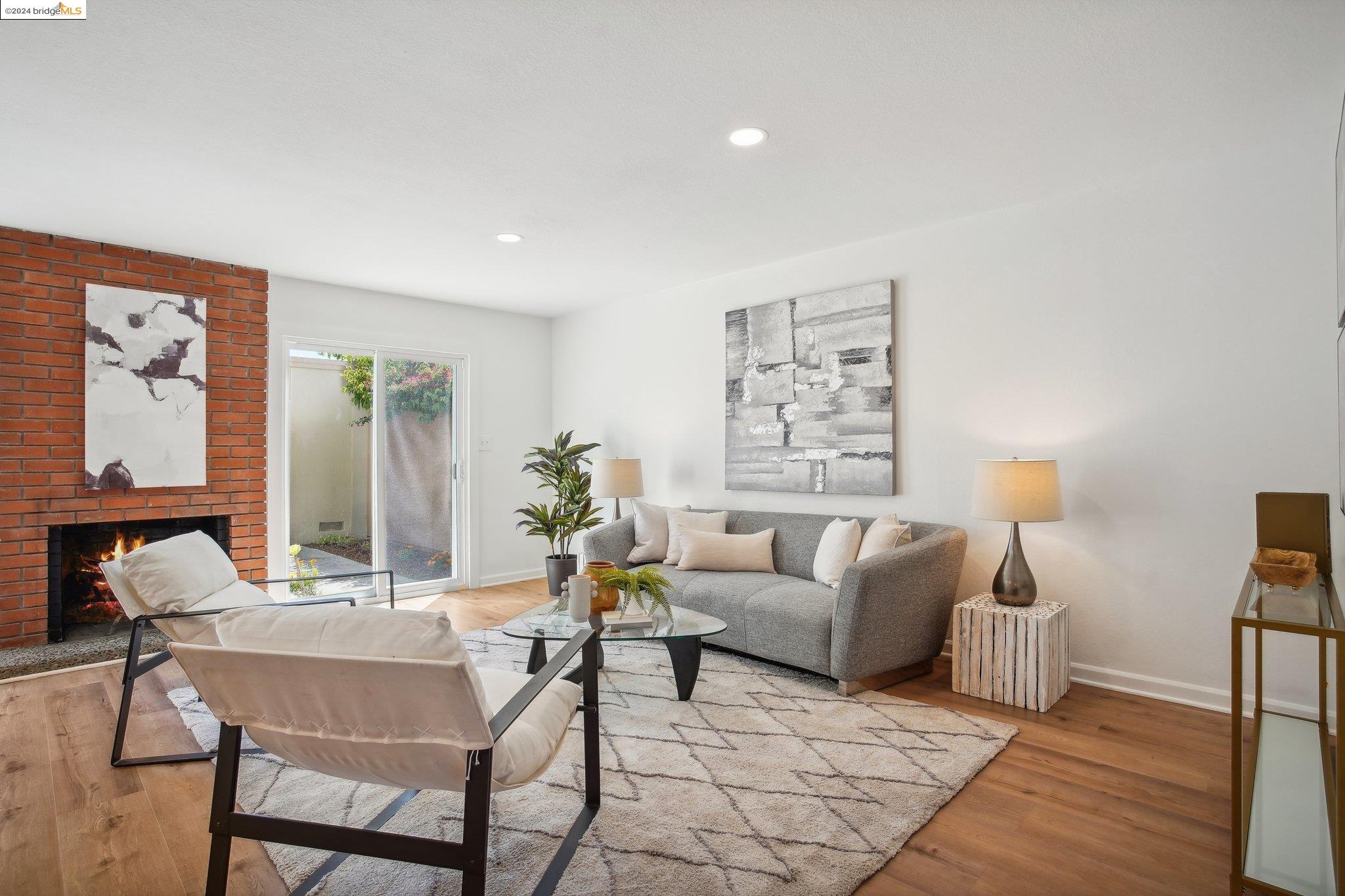 Photo #2: 41073233 Listing 