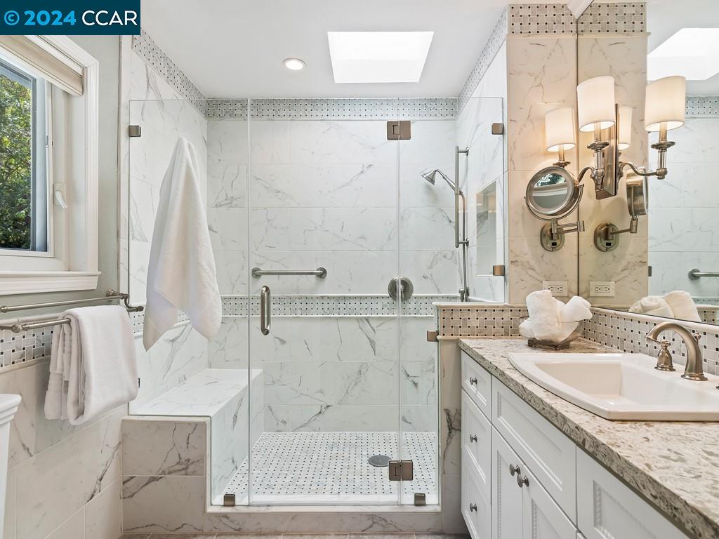 Detail Gallery Image 20 of 31 For 650 Glorietta Blvd, Lafayette,  CA 94549 - 3 Beds | 2/1 Baths