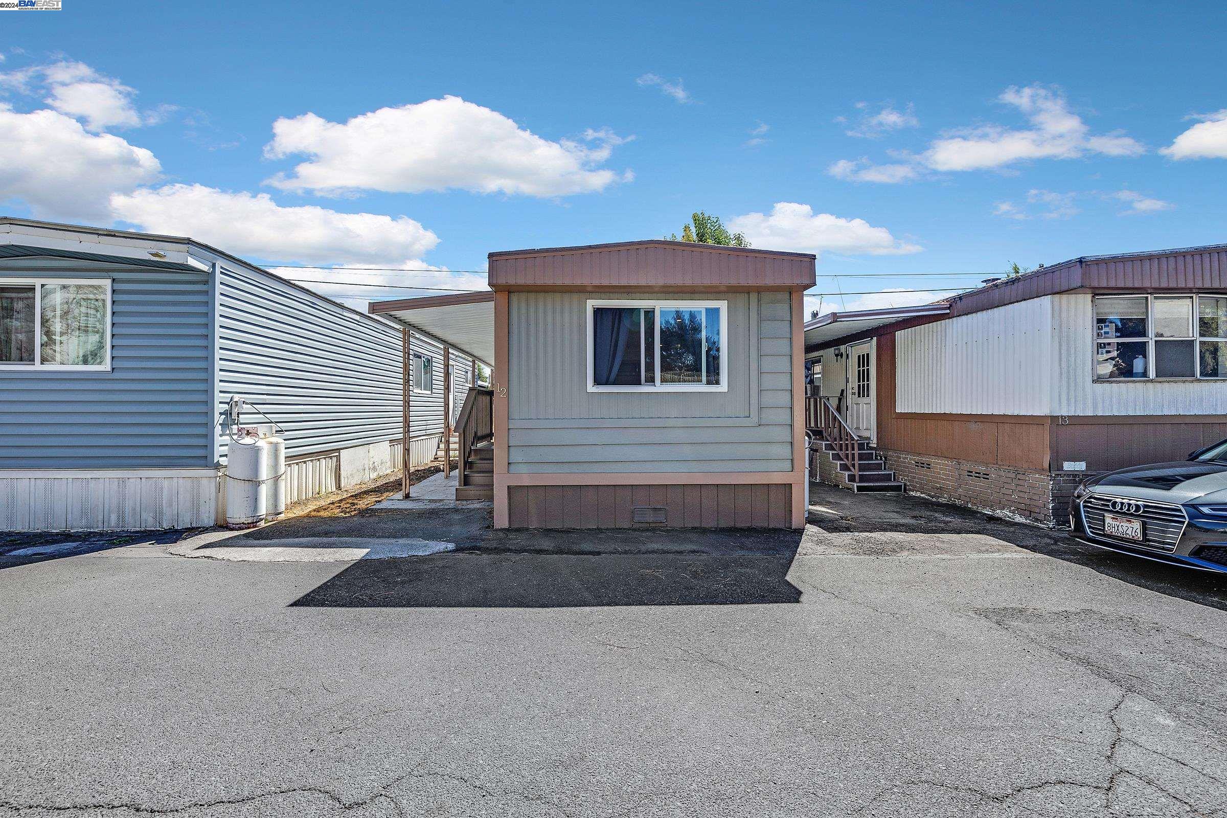 Detail Gallery Image 2 of 31 For 2399 E 14th St #12,  San Leandro,  CA 94577 - 1 Beds | 1 Baths