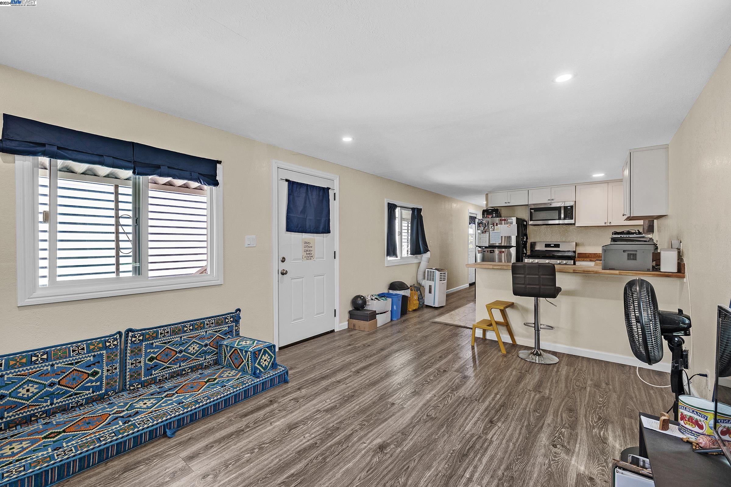 Detail Gallery Image 11 of 31 For 2399 E 14th St #12,  San Leandro,  CA 94577 - 1 Beds | 1 Baths