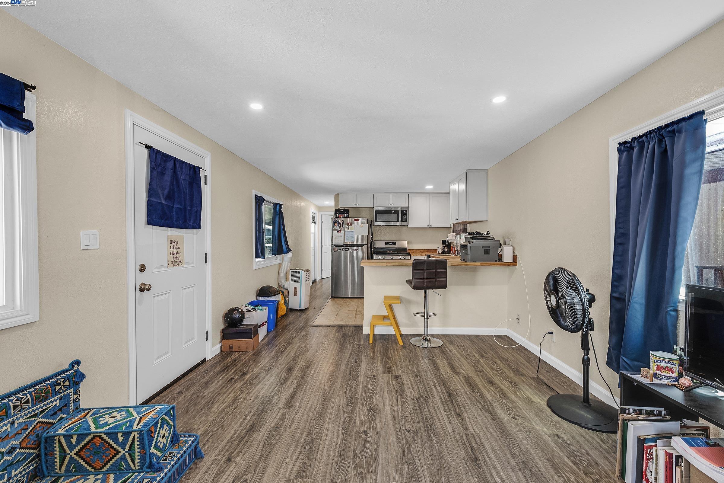 Detail Gallery Image 12 of 31 For 2399 E 14th St #12,  San Leandro,  CA 94577 - 1 Beds | 1 Baths