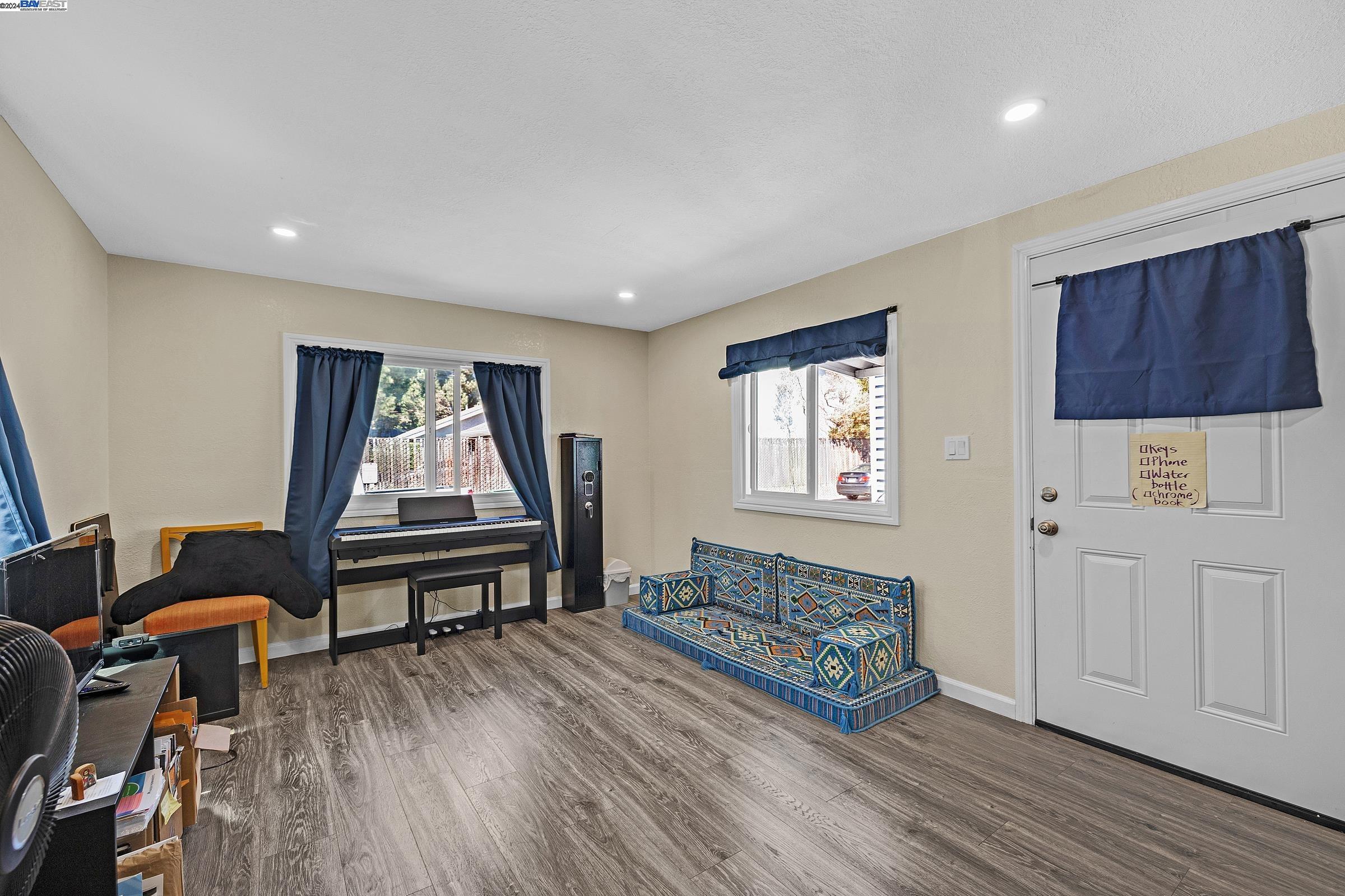 Detail Gallery Image 15 of 31 For 2399 E 14th St #12,  San Leandro,  CA 94577 - 1 Beds | 1 Baths