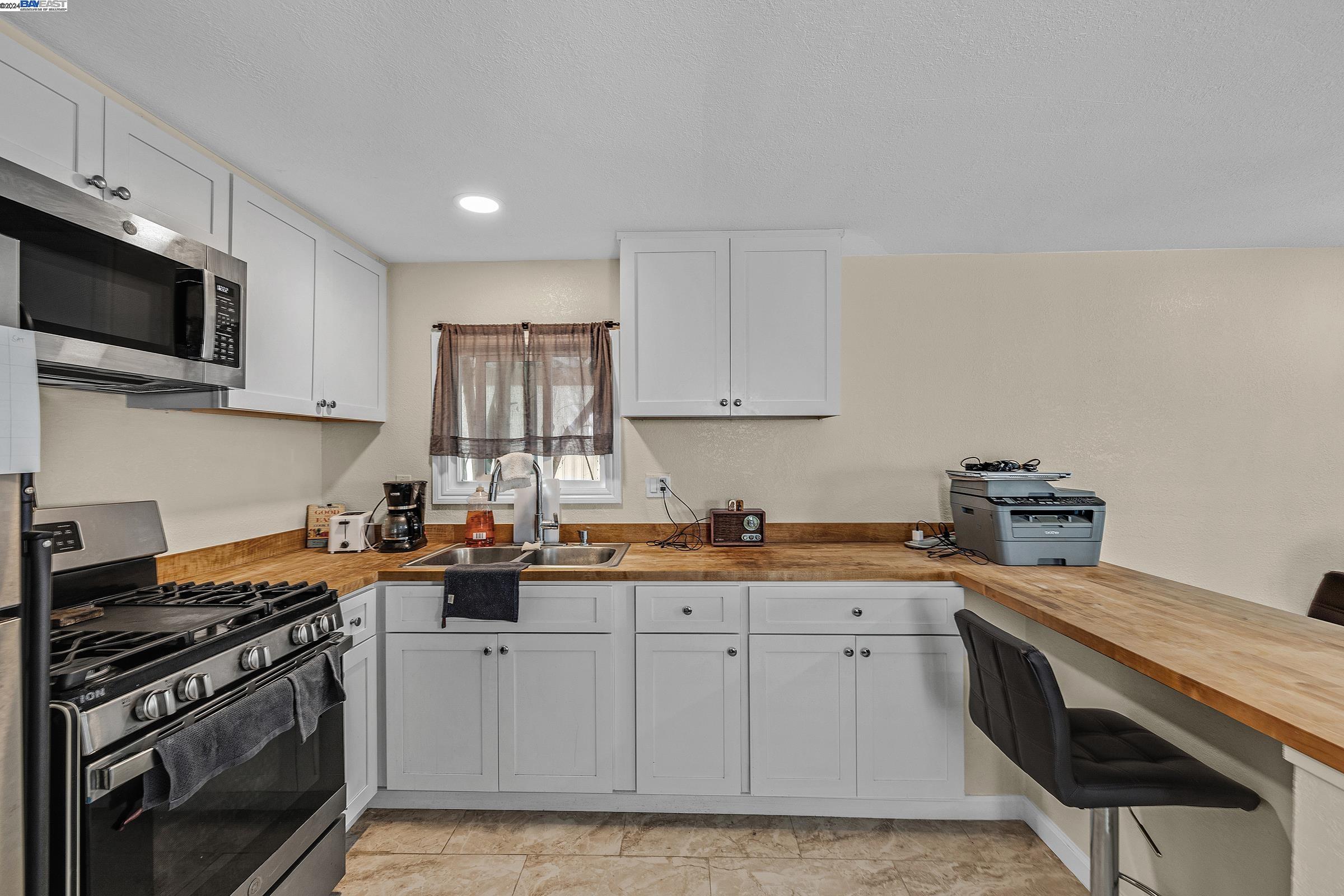 Detail Gallery Image 18 of 31 For 2399 E 14th St #12,  San Leandro,  CA 94577 - 1 Beds | 1 Baths
