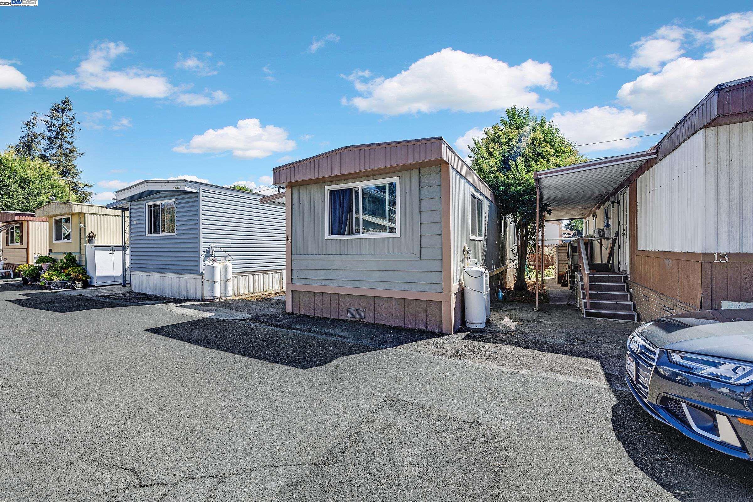 Detail Gallery Image 3 of 31 For 2399 E 14th St #12,  San Leandro,  CA 94577 - 1 Beds | 1 Baths
