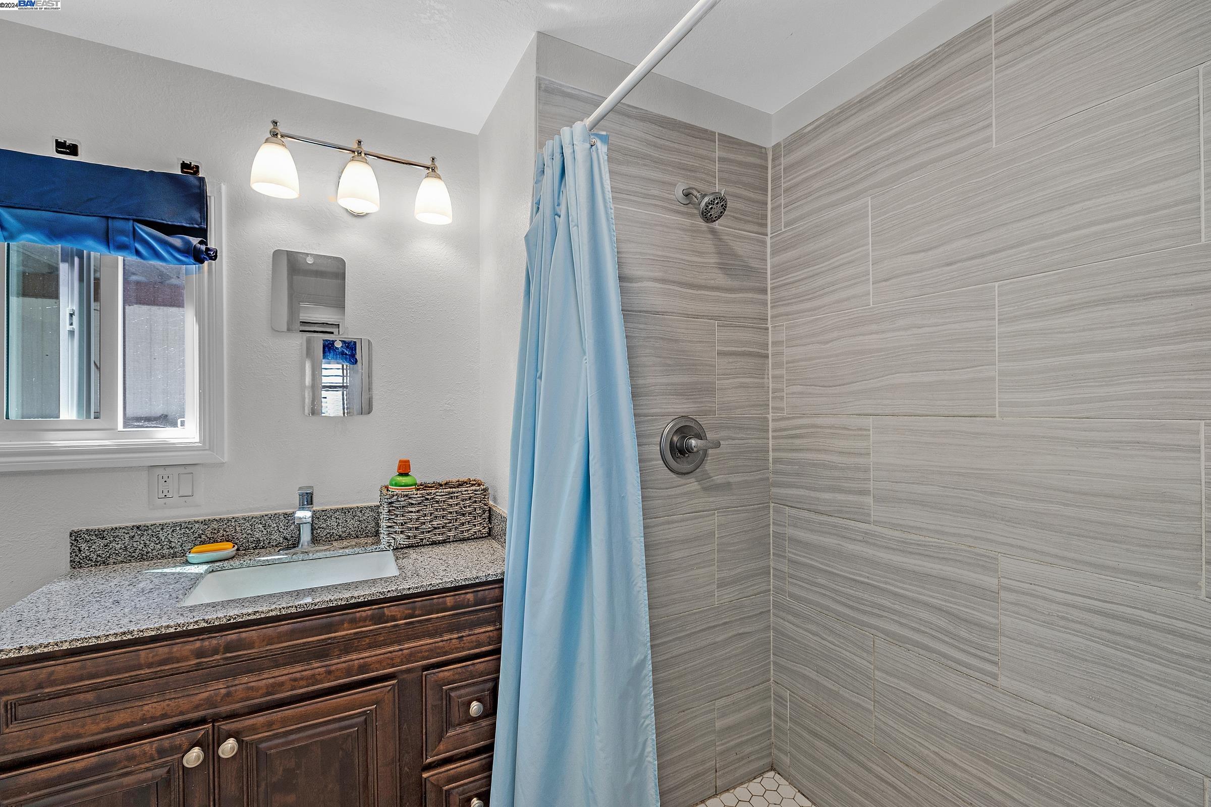 Detail Gallery Image 22 of 31 For 2399 E 14th St #12,  San Leandro,  CA 94577 - 1 Beds | 1 Baths