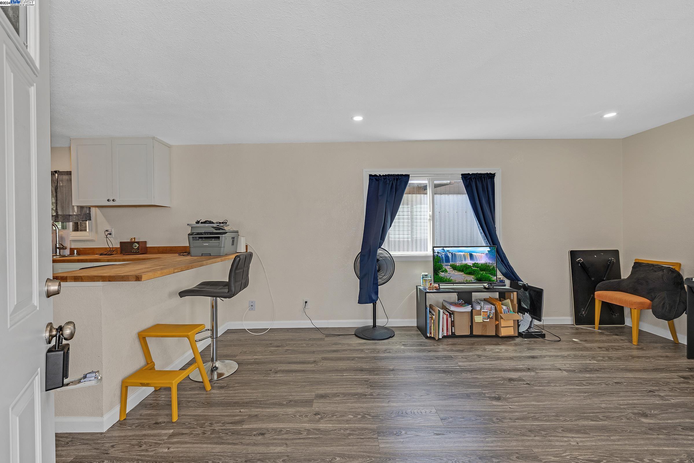 Detail Gallery Image 9 of 31 For 2399 E 14th St #12,  San Leandro,  CA 94577 - 1 Beds | 1 Baths