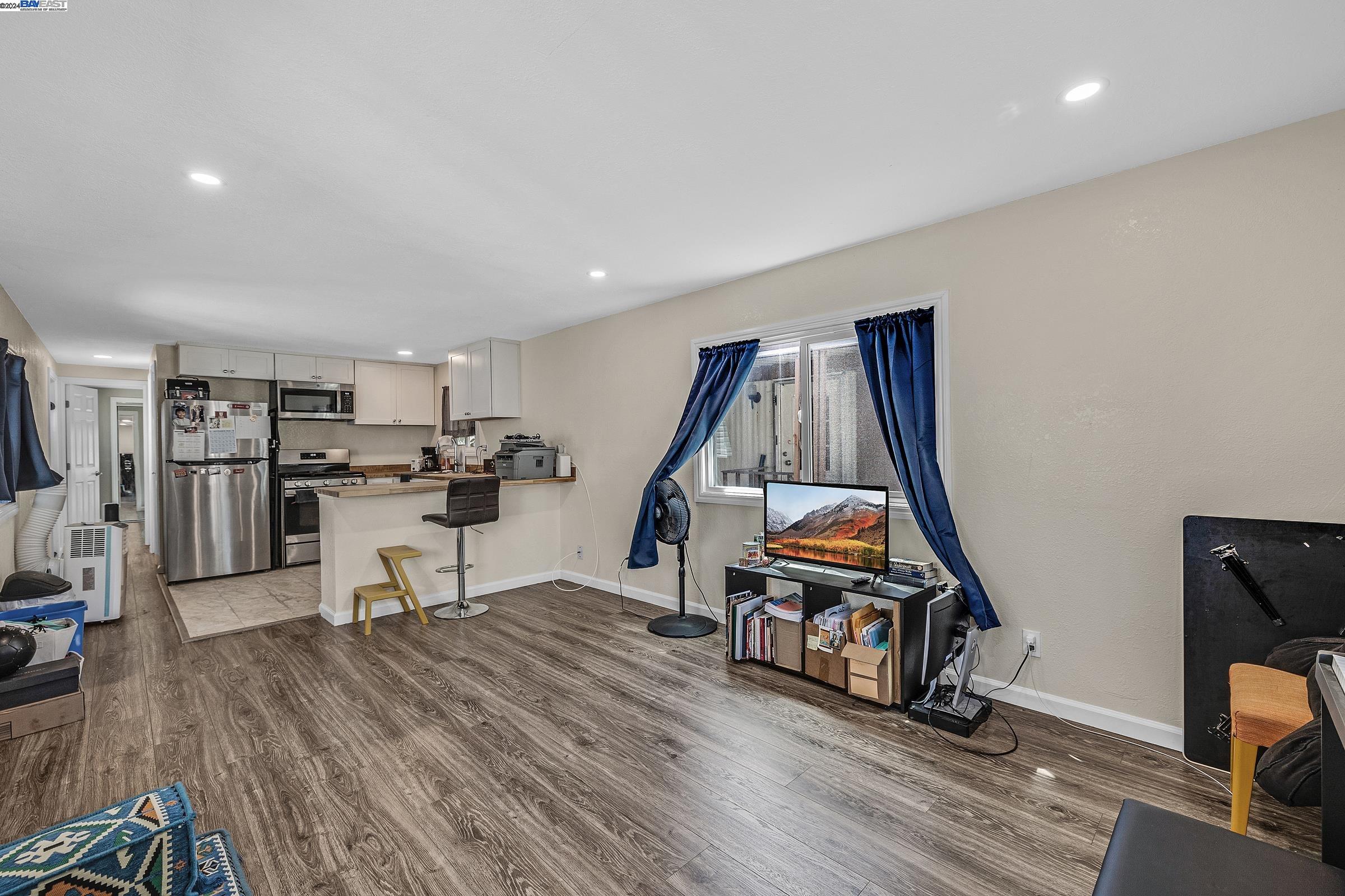 Detail Gallery Image 10 of 31 For 2399 E 14th St #12,  San Leandro,  CA 94577 - 1 Beds | 1 Baths