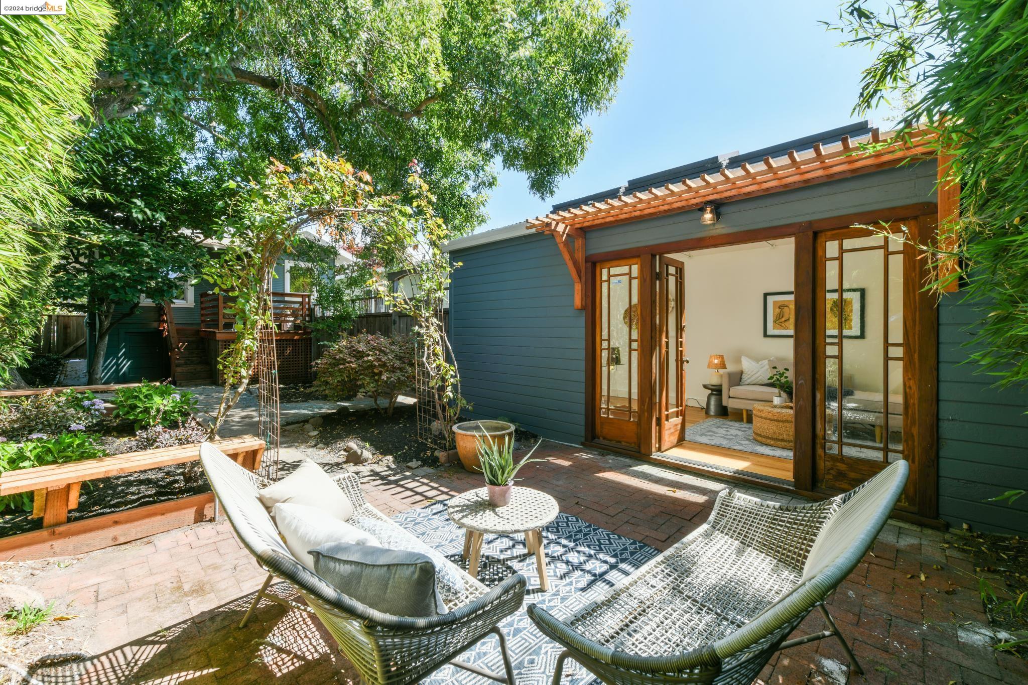 Detail Gallery Image 1 of 1 For 1804 Curtis Street, Berkeley,  CA 94702 - 1 Beds | 1 Baths